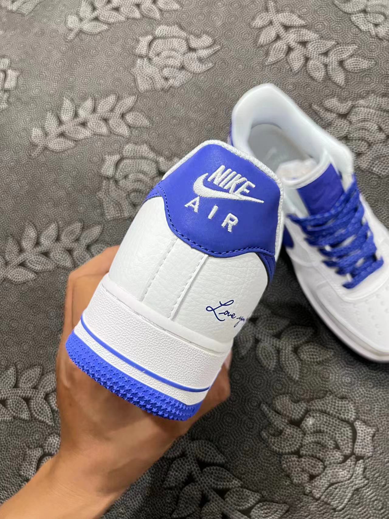 ? 正品定制 Af1 天空蓝 云端彼爱款 麂皮白蓝刻字配色?