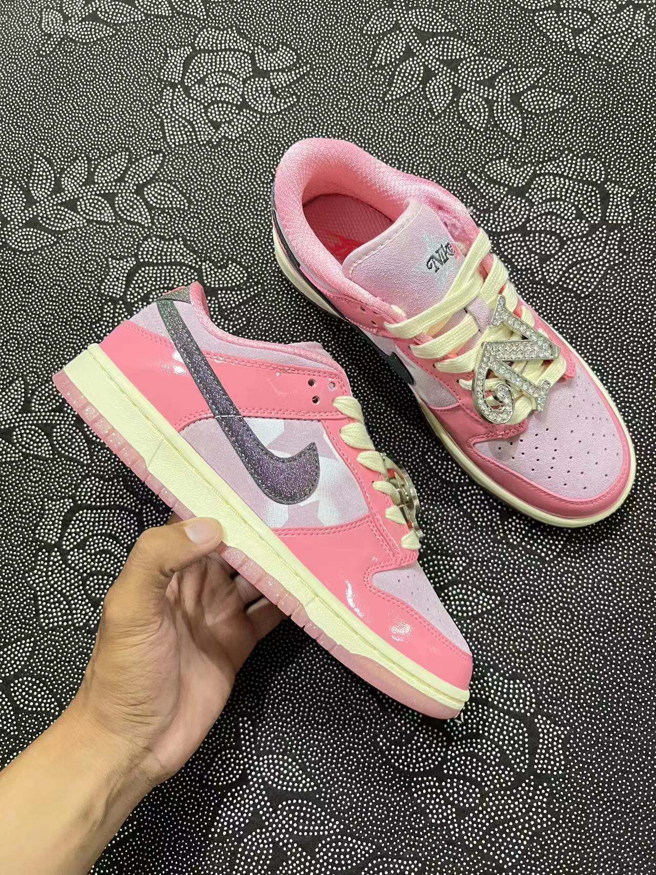 ? Nike Dunk Low 