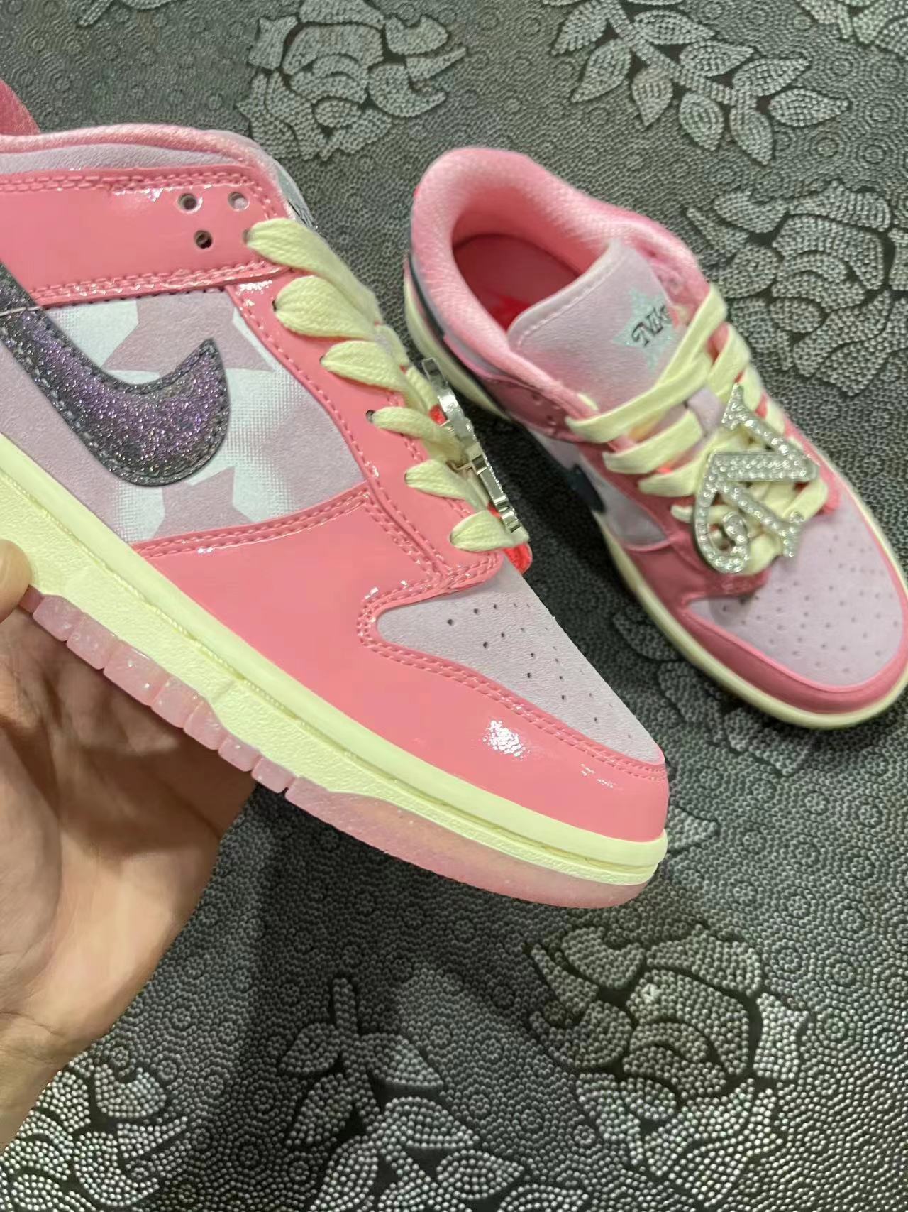 ? Nike Dunk Low 