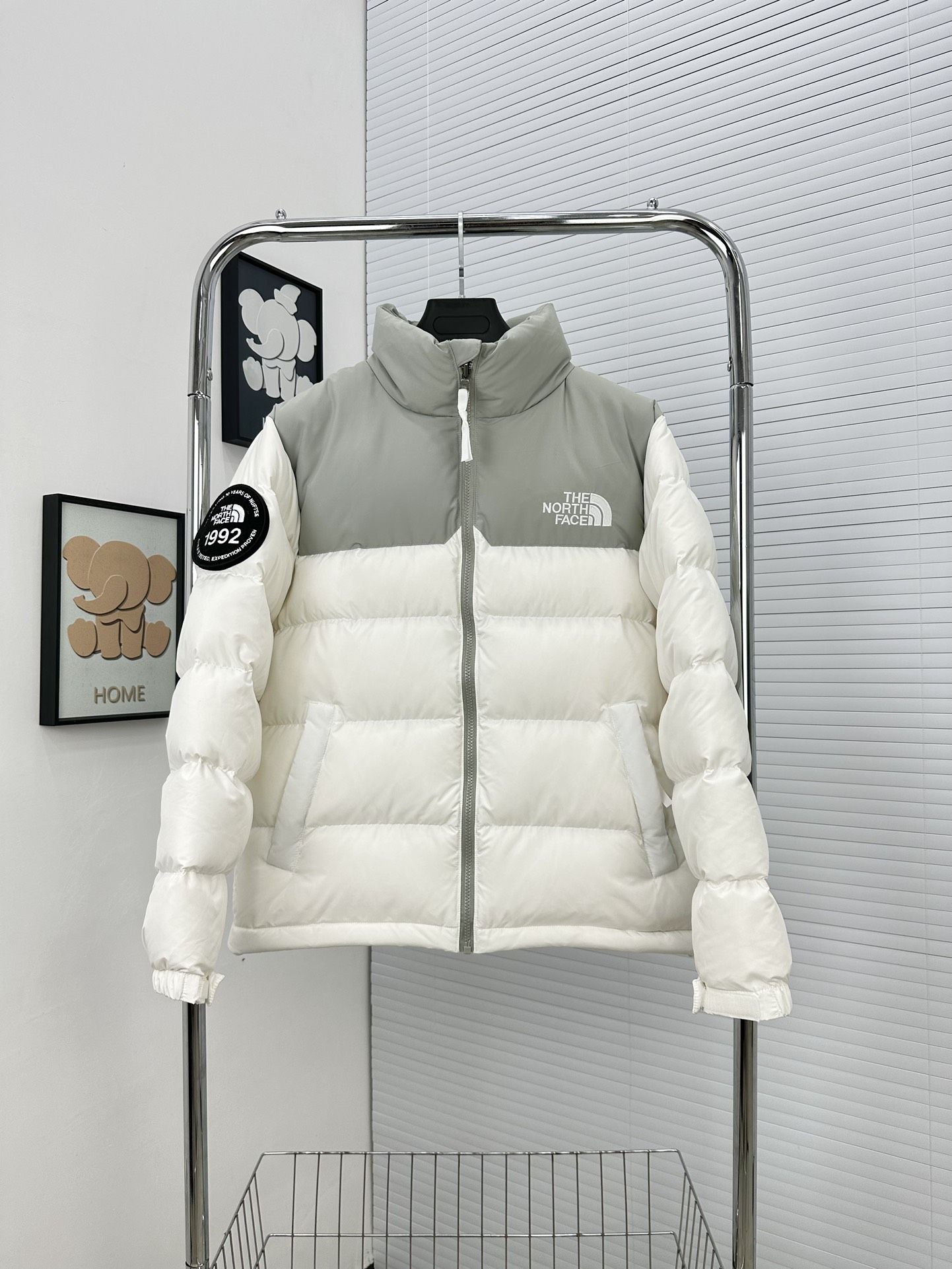 The North Face Vêtements Veste En Duvet Noir Blanc Broderie de fleurs Nylon Duvet canard blanc