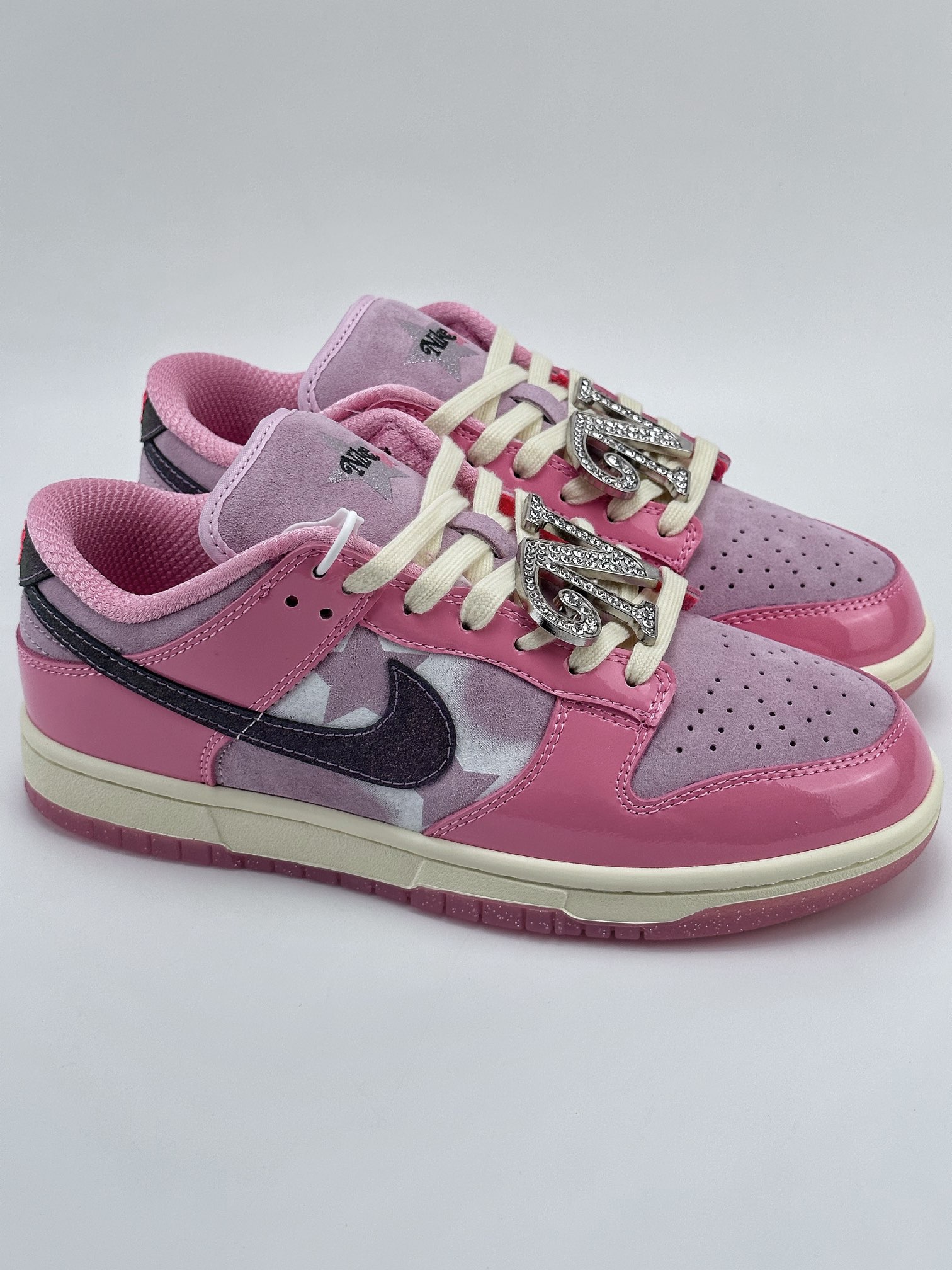 Nike SB Dunk Low “Hot Punch and Pink Foam” 芭比粉 FN8927-621