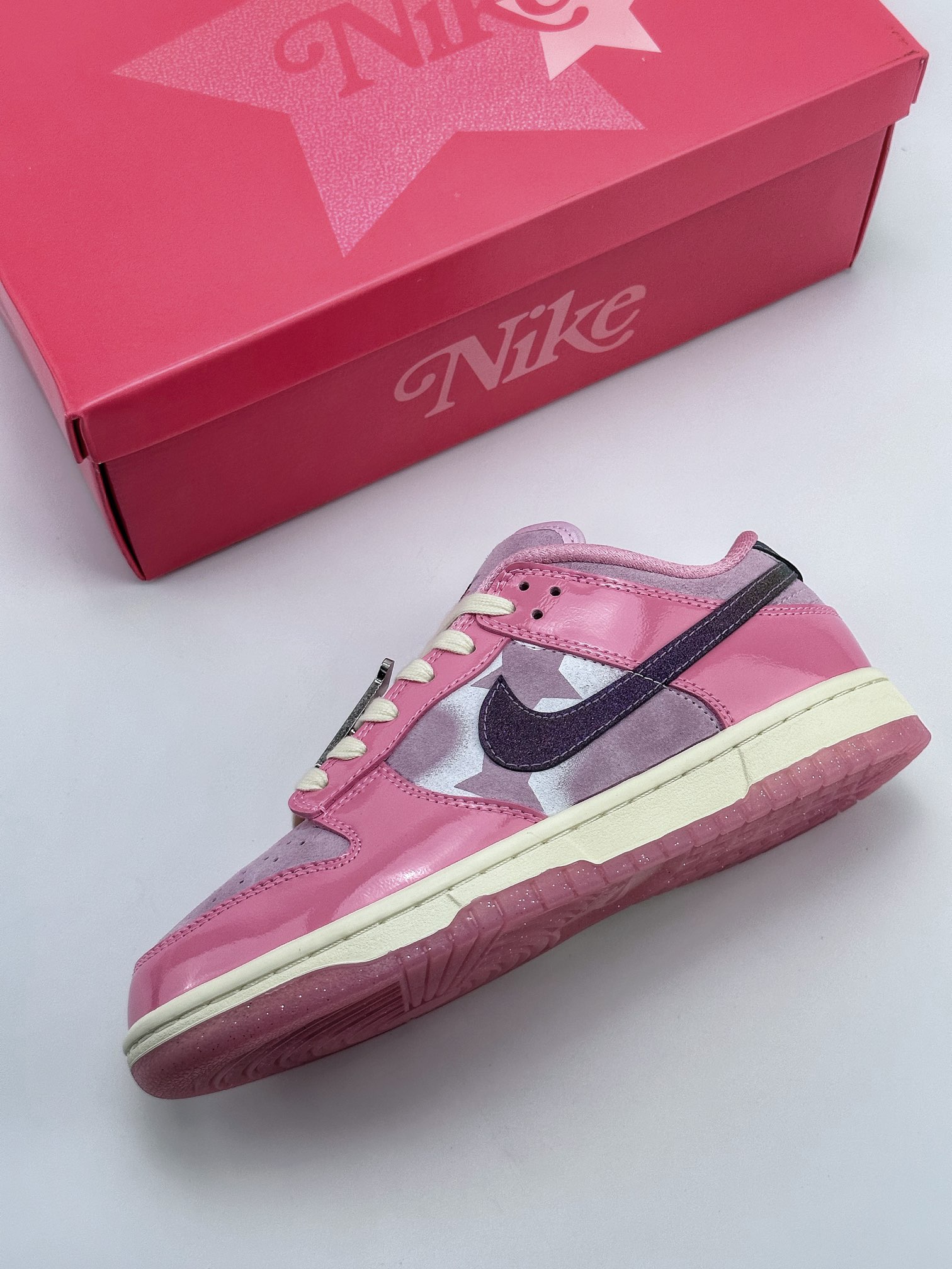 Nike SB Dunk Low “Hot Punch and Pink Foam” 芭比粉 FN8927-621