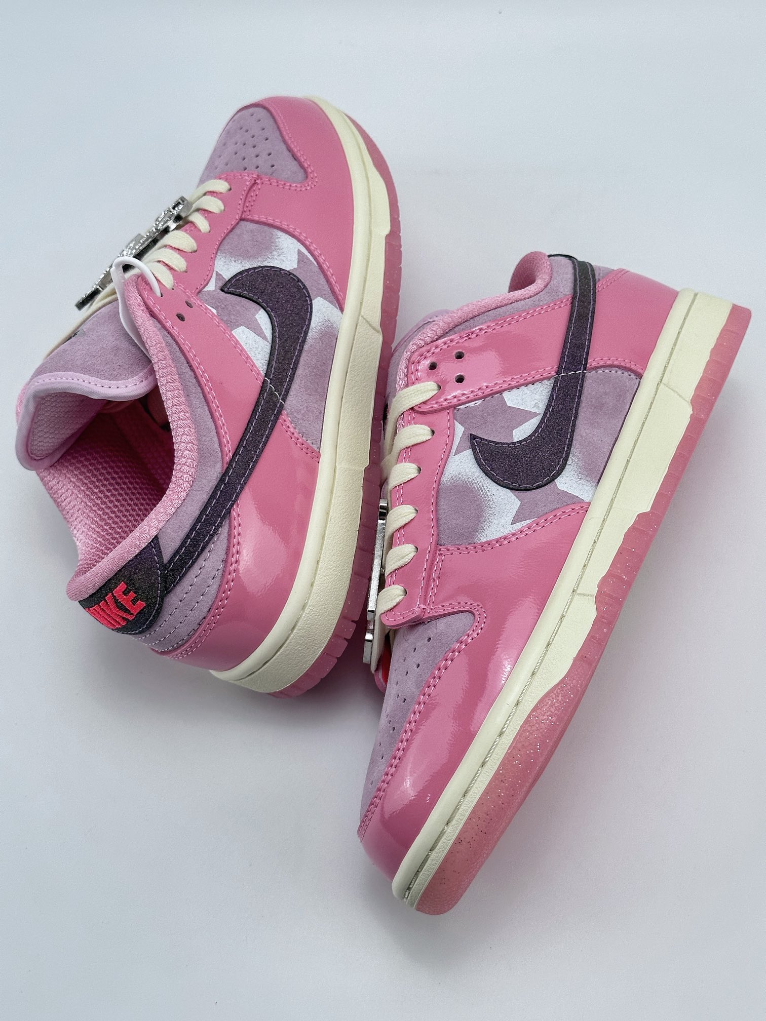 Nike SB Dunk Low “Hot Punch and Pink Foam” 芭比粉 FN8927-621