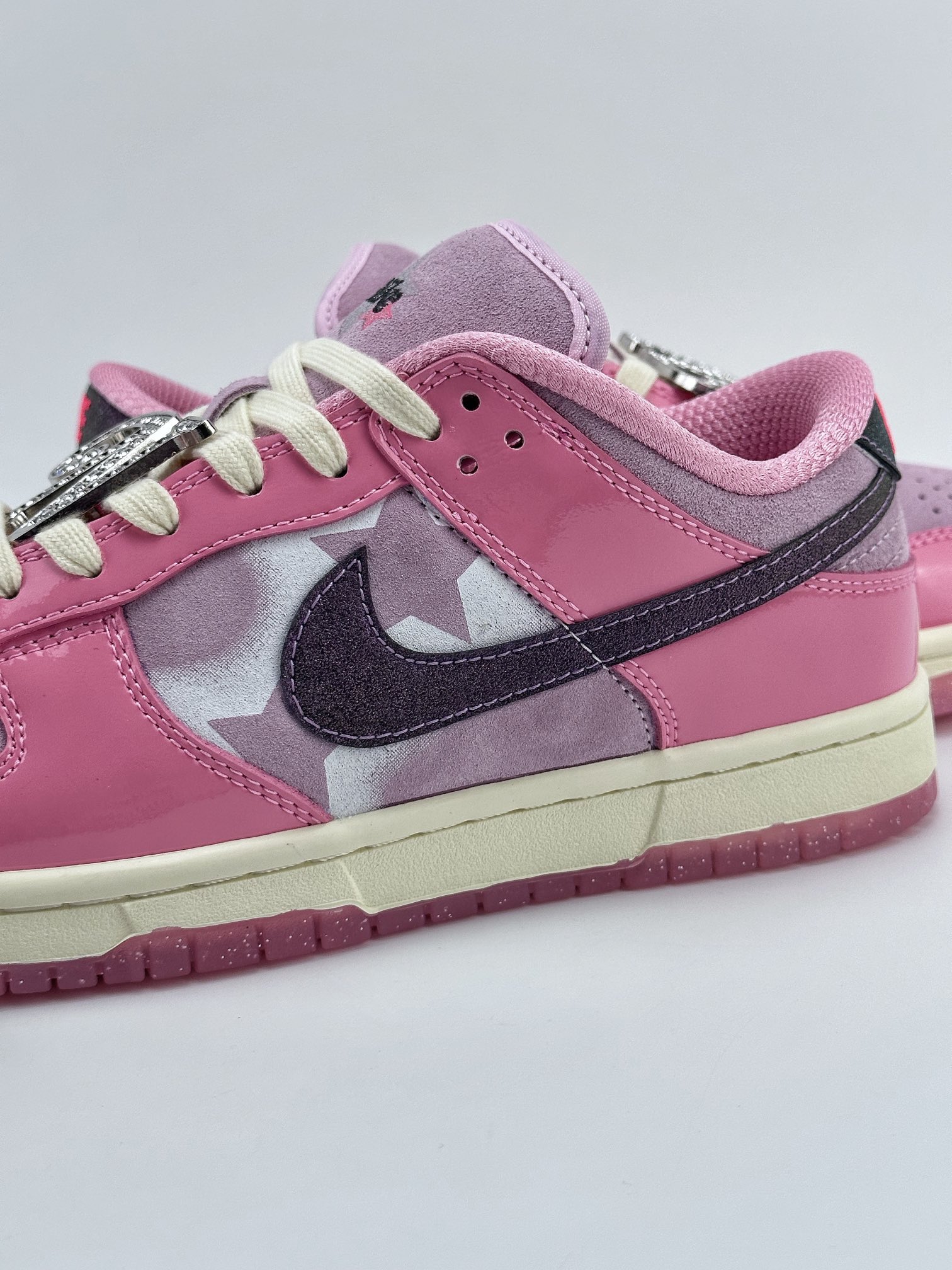 Nike SB Dunk Low “Hot Punch and Pink Foam” 芭比粉 FN8927-621