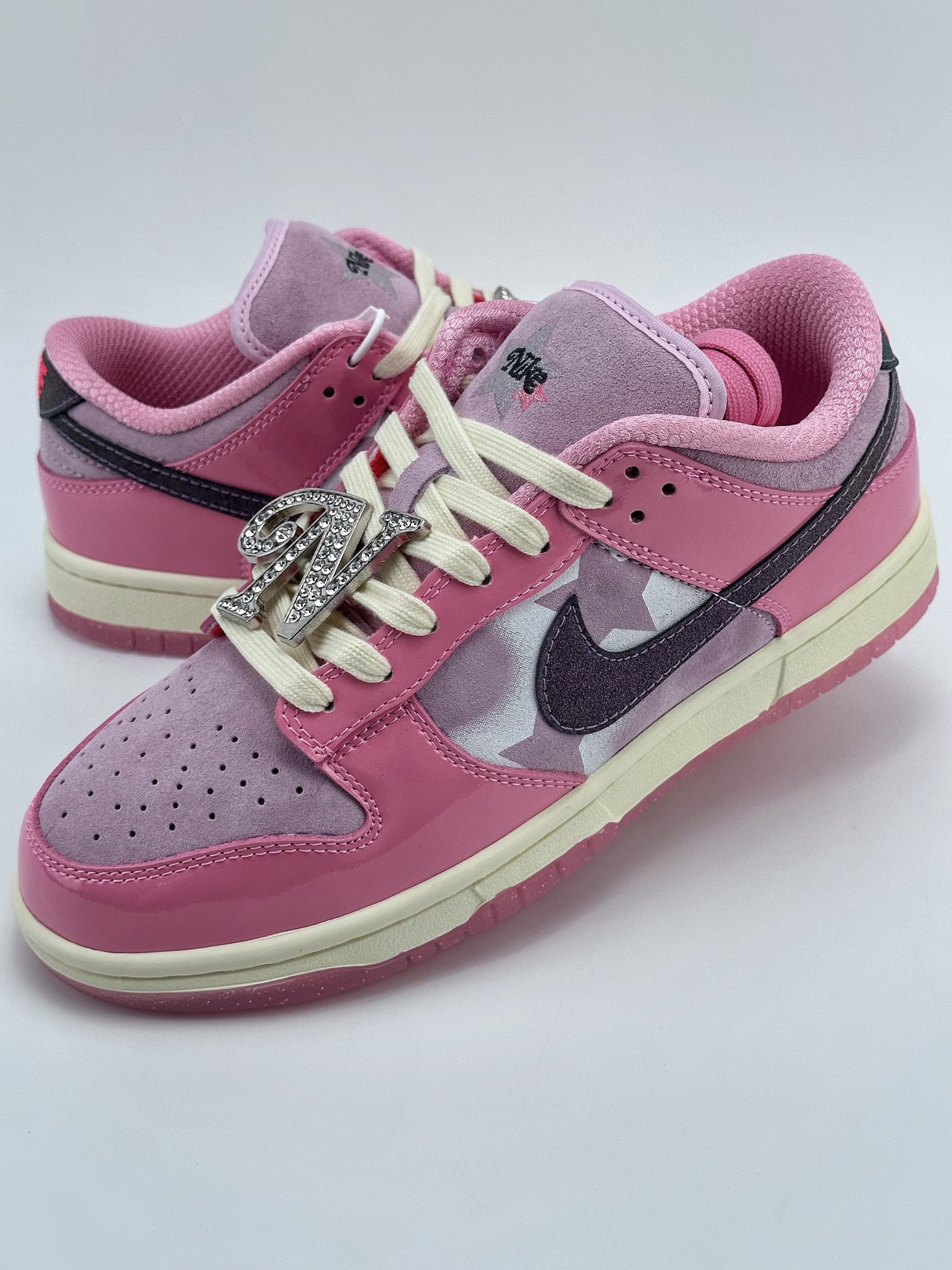 Nike SB Dunk Low “Hot Punch and Pink Foam” 芭比粉 FN8927-621