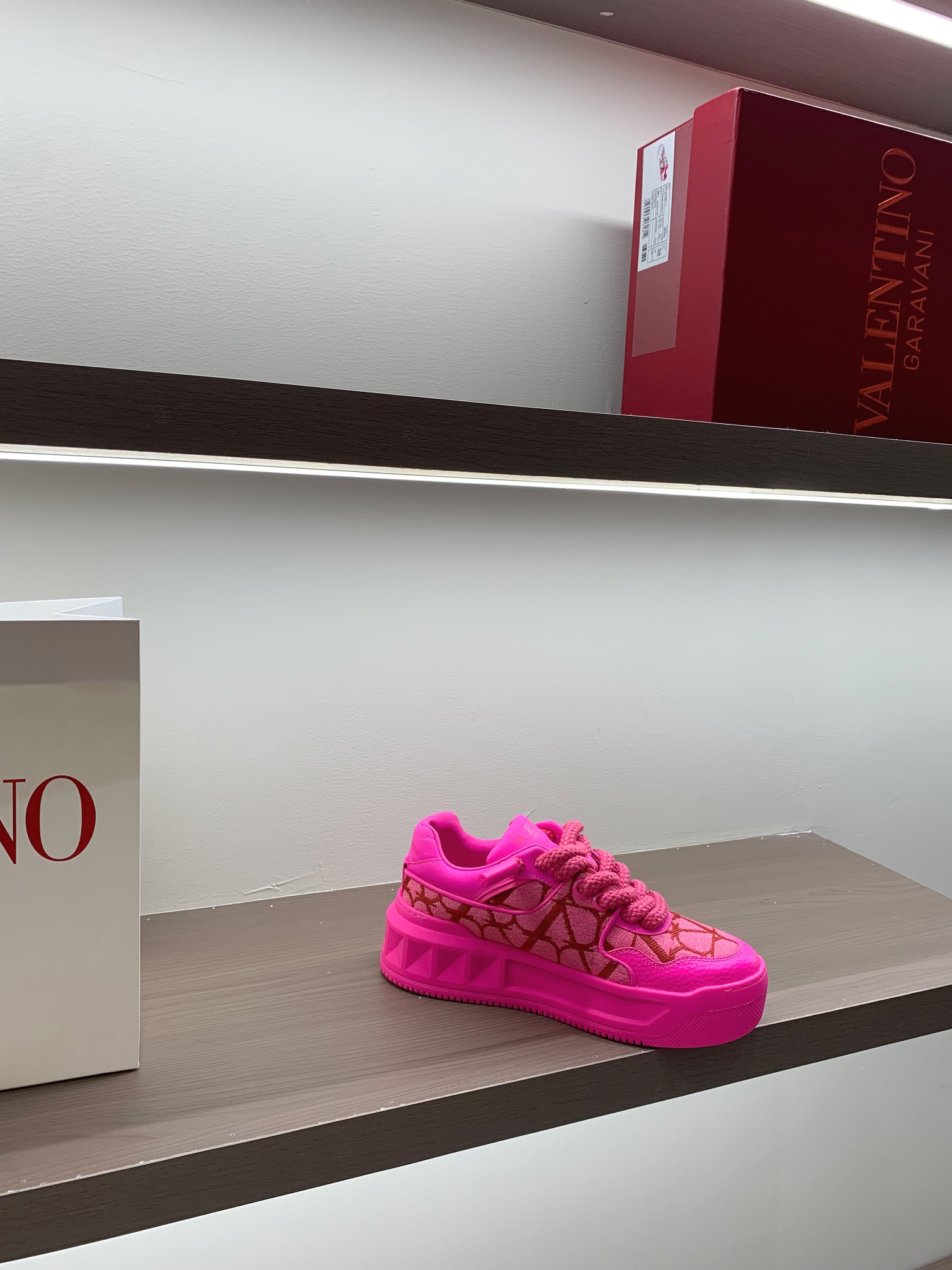 Valentino Sneakers Pink Leather Lace-Up Low-Top
