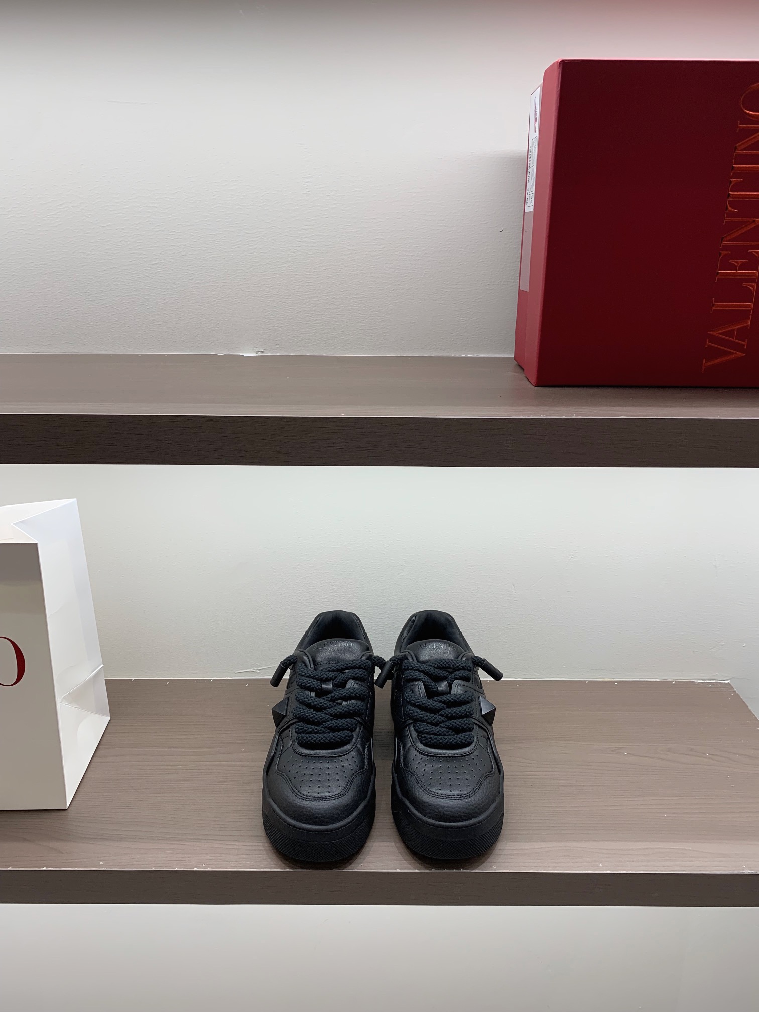 Valentino ONE STUD XL Sneakers Black Leather Low-Top