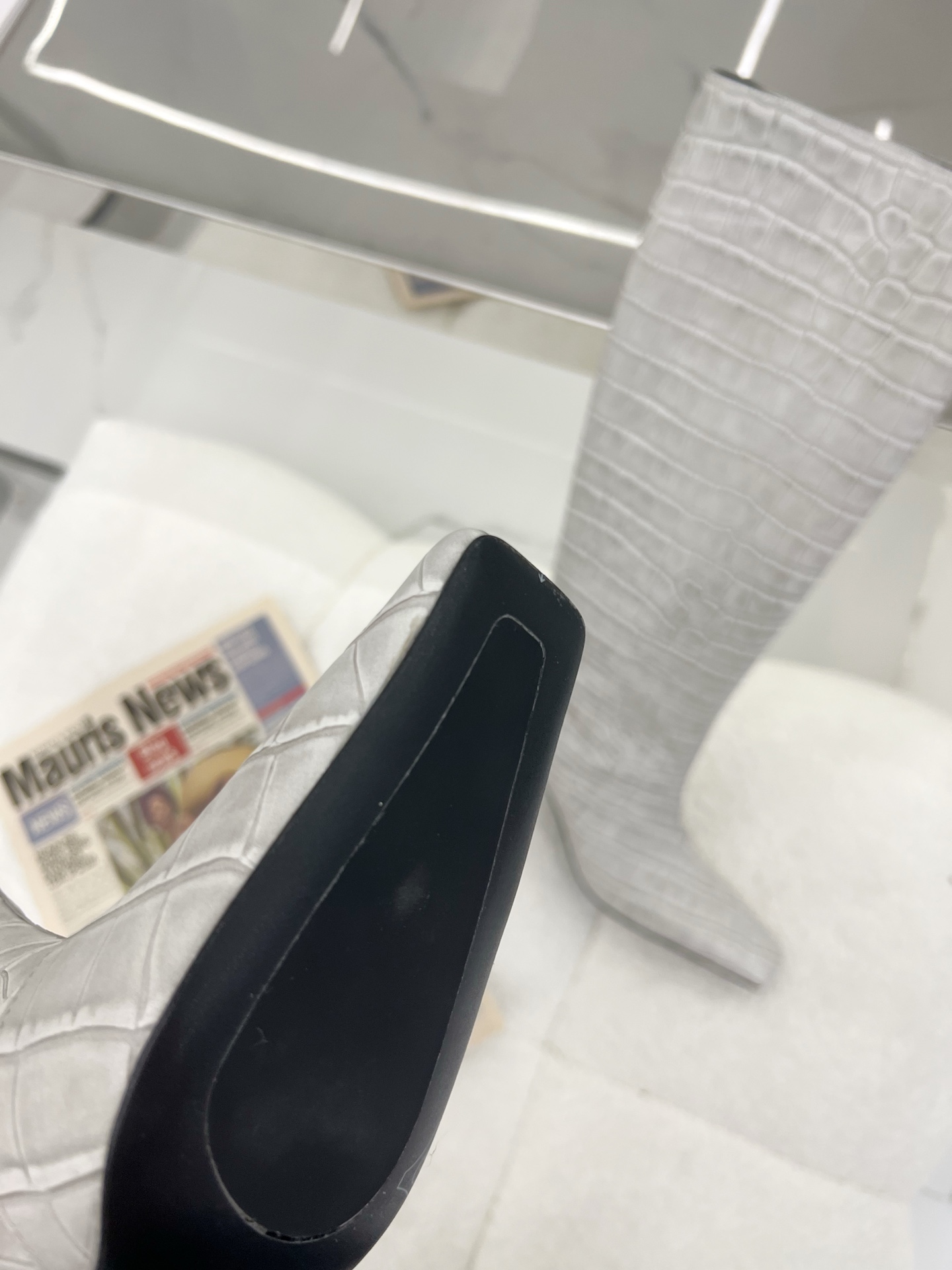 Fashionable Crocodile-Skinned Boots with Calf-Skin Details – 2023 Collection - 图片 8