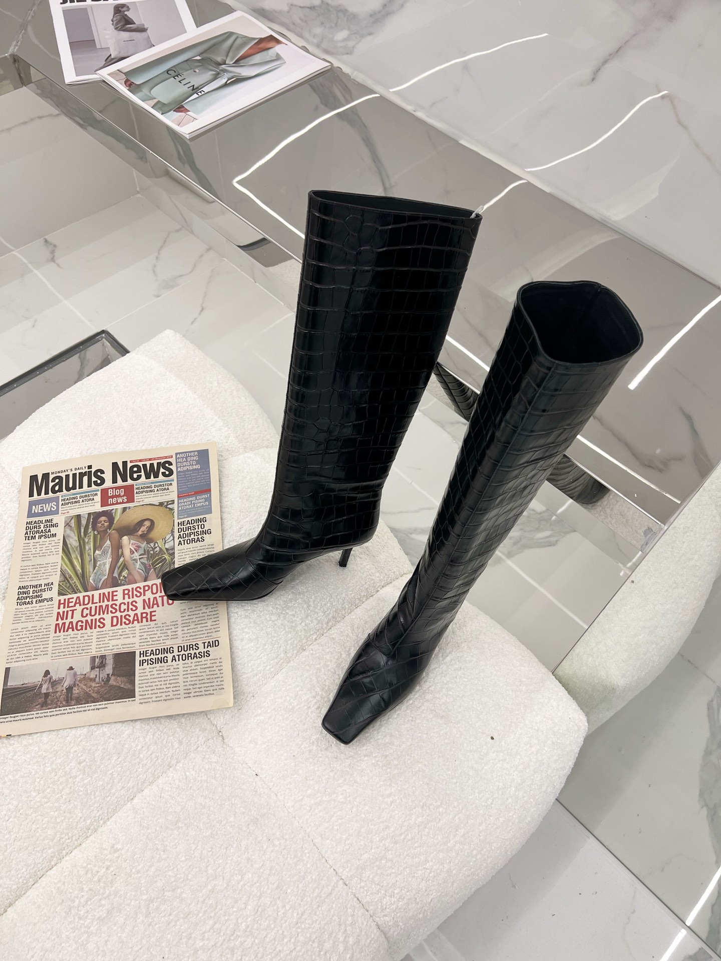 Fashionable Crocodile-Skinned Boots: Premium Quality, Unique Design, Affordable Price