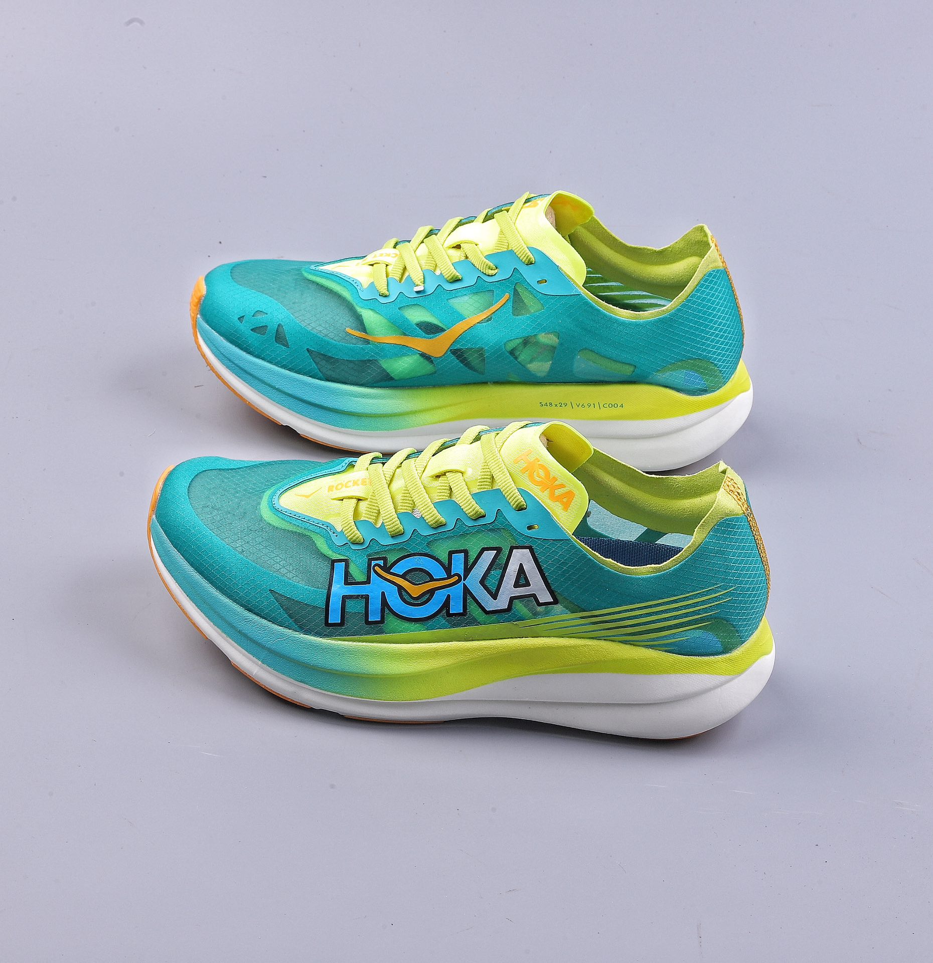 240 Hoka One One Rocket X 2 竞速系列超轻弹透气跑鞋 1127927