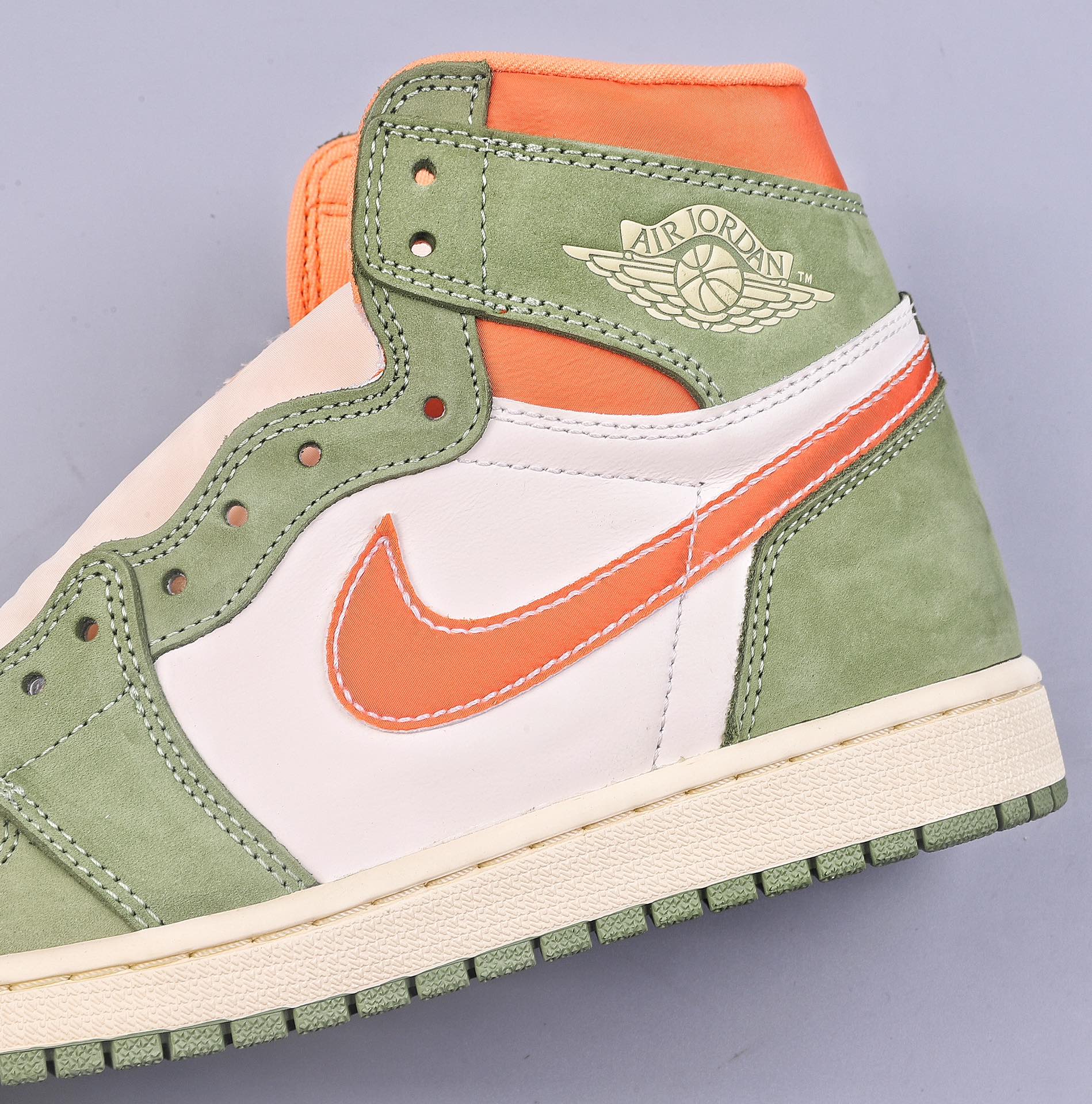 W Air Jordan 1 High OG ”Celadon” AJ1 乔1解构复古椰奶绿 高帮篮球鞋 FB9934-300