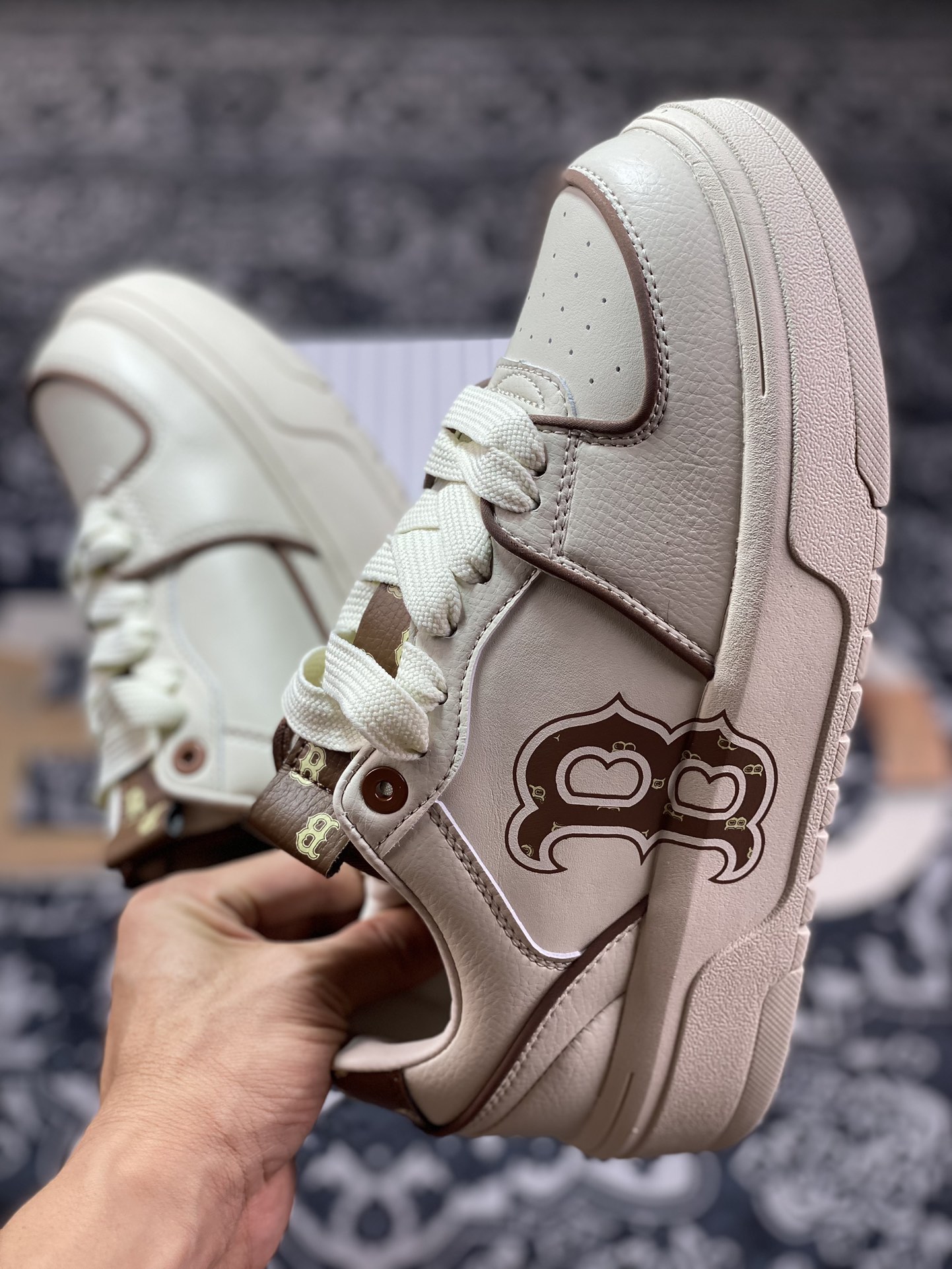 Boston Red x MLB Chunky Liner Low Senior Shoes Series Low-top Daddy Style Jogging Shoes ”Ivory White Brown B Letter Print” 3ASXCLR3N-43BRS