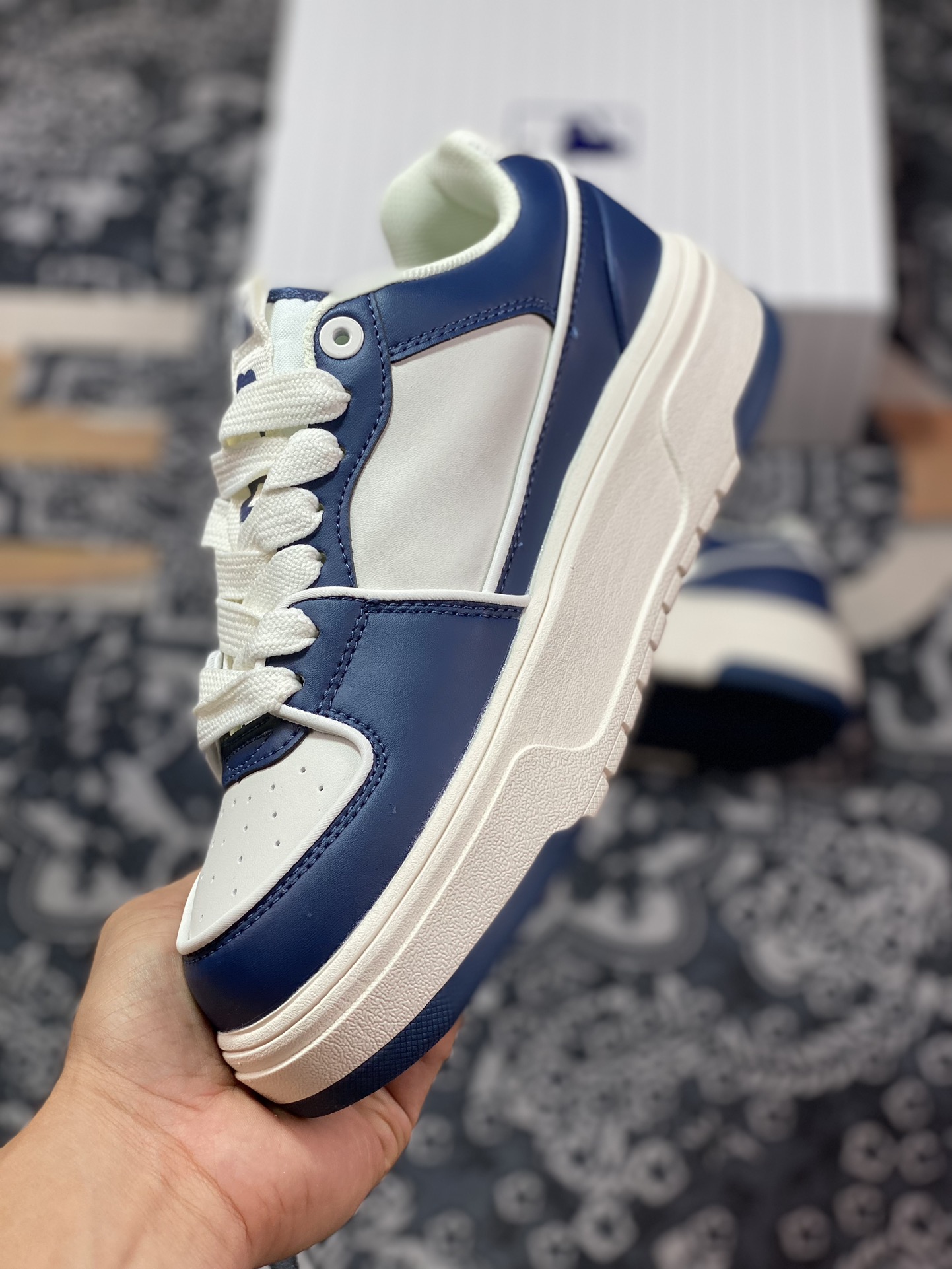 LA Dodgers x MLB Chunky Liner Low Senior Shoes Series Low-top Daddy Style Lightweight Jogging Shoes ”Dirty Blue Beige LA Print Reflective Edge” 3ASXCLB3N-07NYD