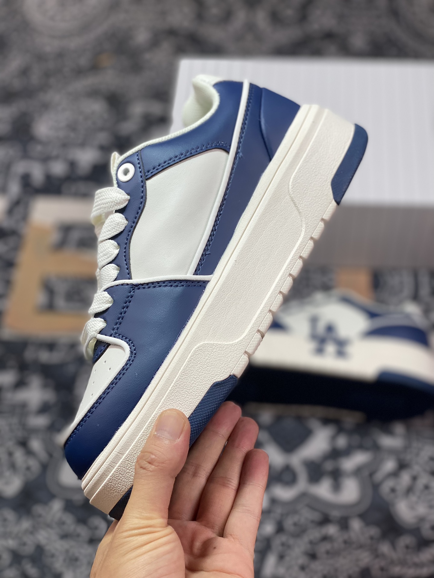 LA Dodgers x MLB Chunky Liner Low Senior Shoes Series Low-top Daddy Style Lightweight Jogging Shoes ”Dirty Blue Beige LA Print Reflective Edge” 3ASXCLB3N-07NYD