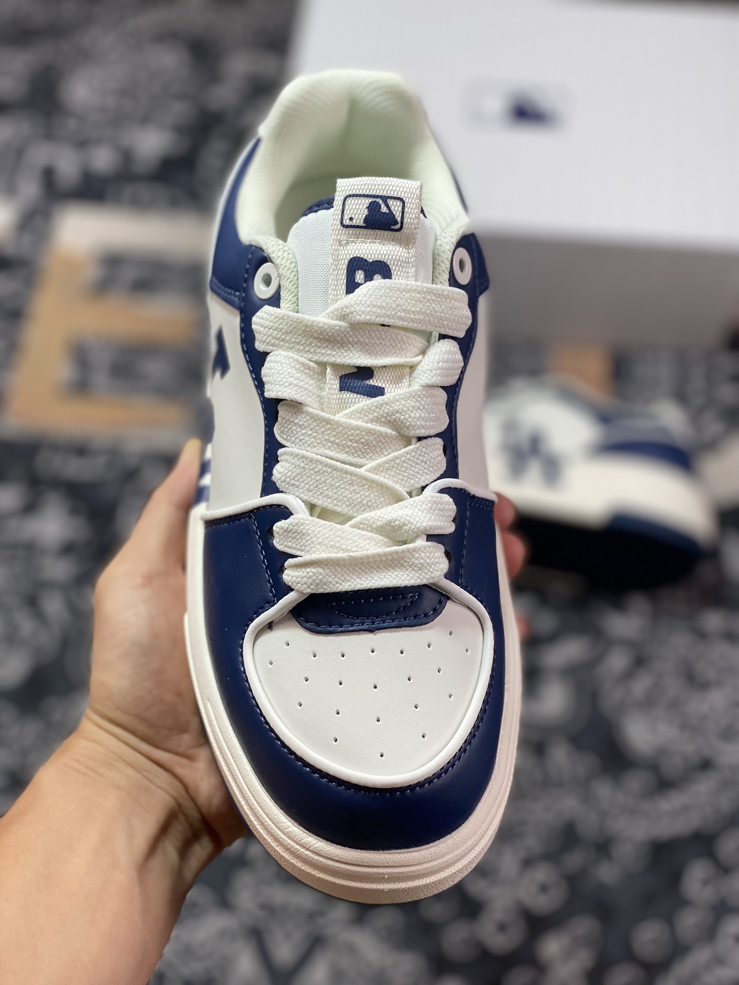 LA Dodgers x MLB Chunky Liner Low Senior Shoes Series Low-top Daddy Style Lightweight Jogging Shoes ”Dirty Blue Beige LA Print Reflective Edge” 3ASXCLB3N-07NYD