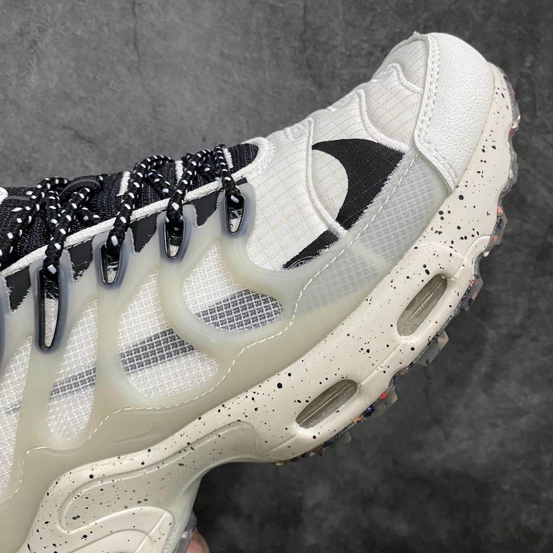 图片[6]-【MX版】NK Air Max Plus 时尚运动轻便透气低帮气垫跑步鞋 DC6078-002鞋面和外底采用再生聚酯纤维制成 其中10% 为 NK Grind 该品牌采用工厂废料和再生鞋履制成的材料 一些关键功能包括印在TPU 框架下方的大型 Swoosh 环绕在其鞋帮上的斑点中底之上 支撑鞋面的是带有 Tuned Air的经典Air Max Plus中底单元 但Crater Foam 注入了 NK Grind 钻头 这是同类产品中的第一个 我们预计耐克将在未来的 Air Max Plus Crater 选项中使用这种鞋底 最后该品牌将鞋跟处的 Tn 标志换成了新的下S 标志 该标志采用Space Hippie鞋履系列中使用的时髦字体 SIZE：36 36.5 37.5 38 38.5 39 40 40.5 41 42 42.5 43 44 44.5 45 46-莆田鞋批发中心