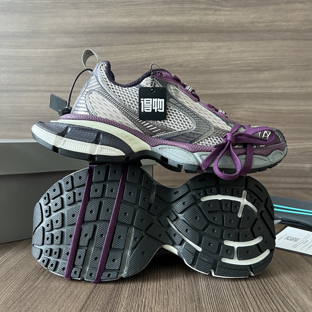 Balenciaga Balenciaga Phantom Sneaker 巴黎世家全新做旧十代银紫潮流跑鞋 在延续 Track Trainer 户外轮廓和复杂鞋面结构的同时