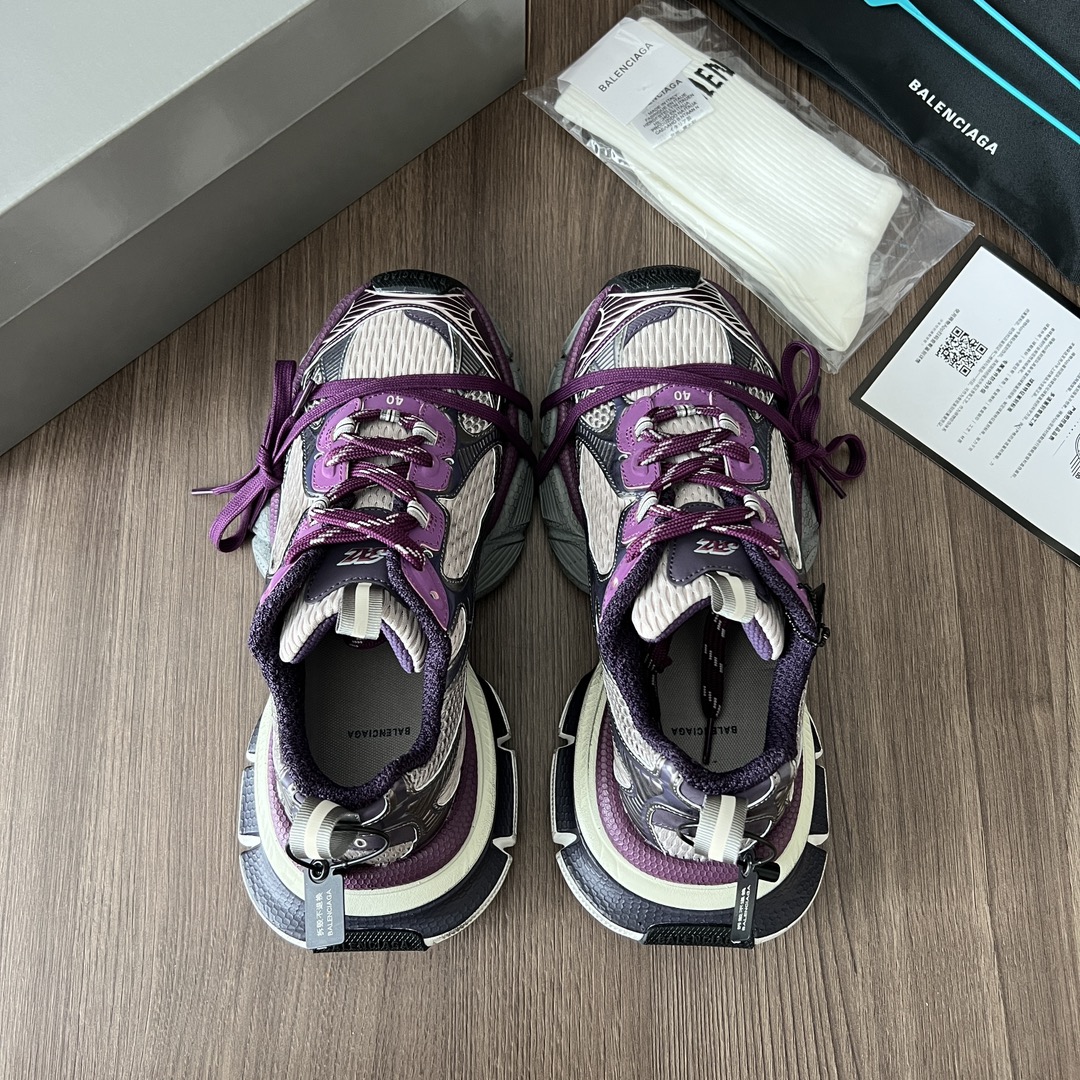 Balenciaga Balenciaga Phantom Sneaker 巴黎世家全新做旧十代银紫潮流跑鞋 在延续 Track Trainer 户外轮廓和复杂鞋面结构的同时