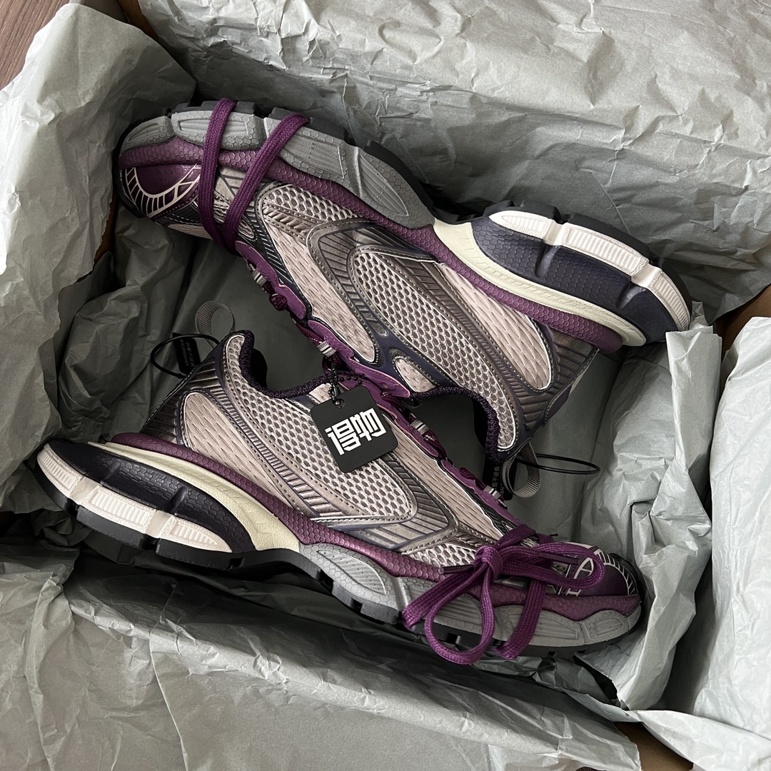 Balenciaga Balenciaga Phantom Sneaker 巴黎世家全新做旧十代银紫潮流跑鞋 在延续 Track Trainer 户外轮廓和复杂鞋面结构的同时