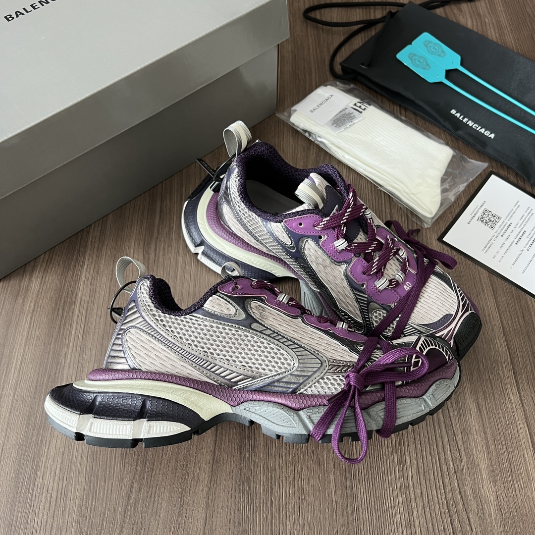 Balenciaga Balenciaga Phantom Sneaker 巴黎世家全新做旧十代银紫潮流跑鞋 在延续 Track Trainer 户外轮廓和复杂鞋面结构的同时