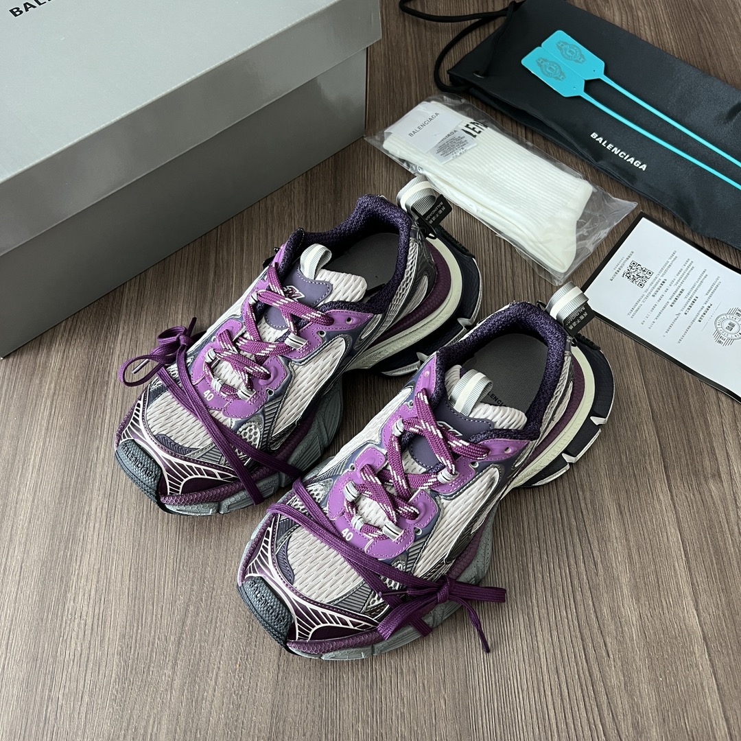 Balenciaga Balenciaga Phantom Sneaker 巴黎世家全新做旧十代银紫潮流跑鞋 在延续 Track Trainer 户外轮廓和复杂鞋面结构的同时