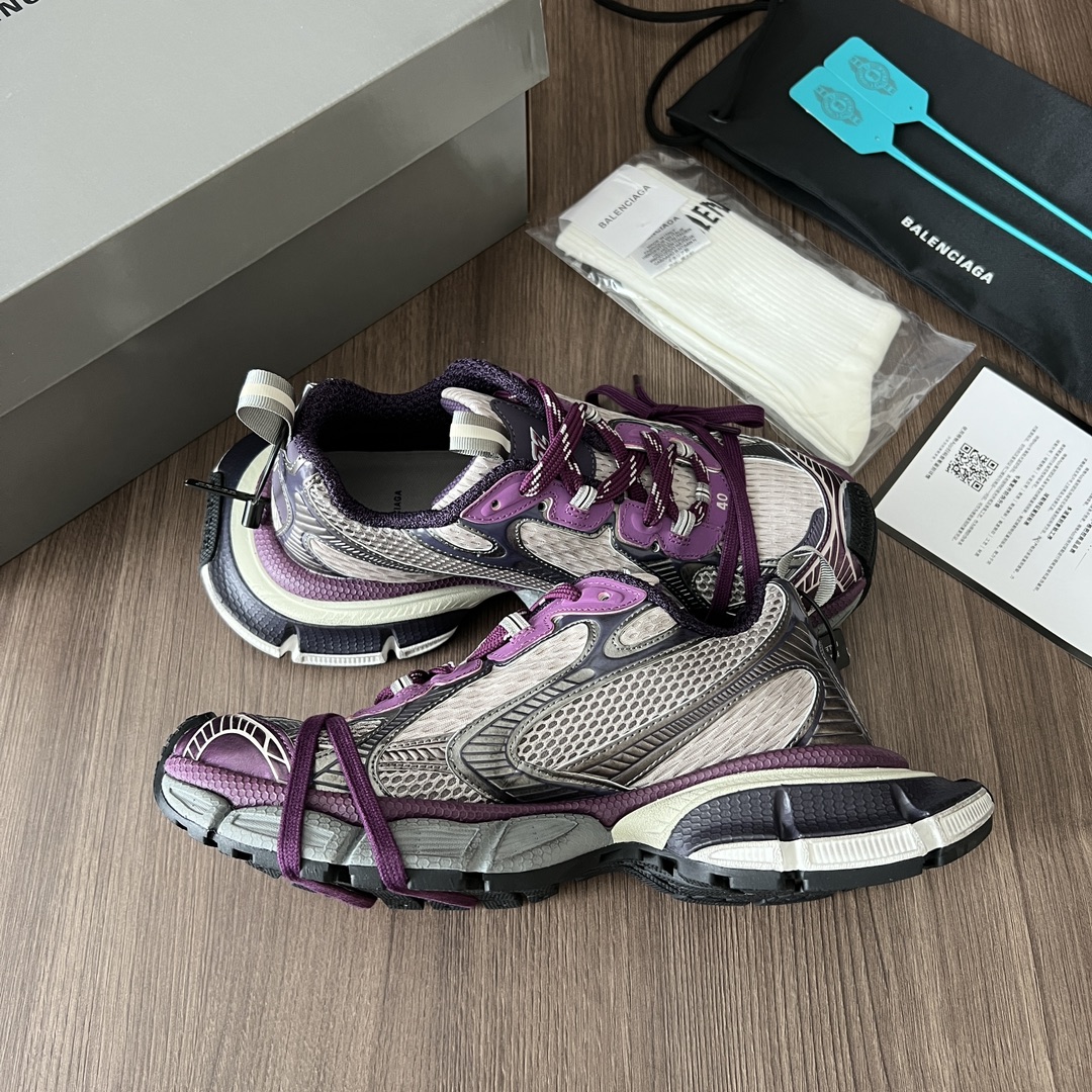 Balenciaga Balenciaga Phantom Sneaker 巴黎世家全新做旧十代银紫潮流跑鞋 在延续 Track Trainer 户外轮廓和复杂鞋面结构的同时