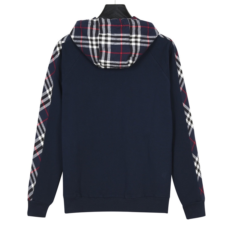 本地自取💰300(支持放店)
Burberry/巴宝莉 刺绣TB格纹拼接拉链卫衣外套
了解巴宝莉的忠实粉丝都很清楚,此款格子卫衣外套一直都是巴宝莉的王牌经典款,
永远不落的太阳。经典的菱格稳代表的不是一成不变,格子的颜色跟足正品,
代购的朋友可能会懂,帽子处的格子是跟正品一致
采用客供原版面料,最小码都是一公斤多,将时尚与舒适性能都演绎到了极致。
这是一款品质与经典并存的超气场百搭款,任何年纪与风格都可以完美的驾驭,
上身超有气场,无论是你想精致优雅,或是搭配得高街帅气,它都能帮助你实现穿搭需求!
颜色:灰色,蓝色
Size:S-XL