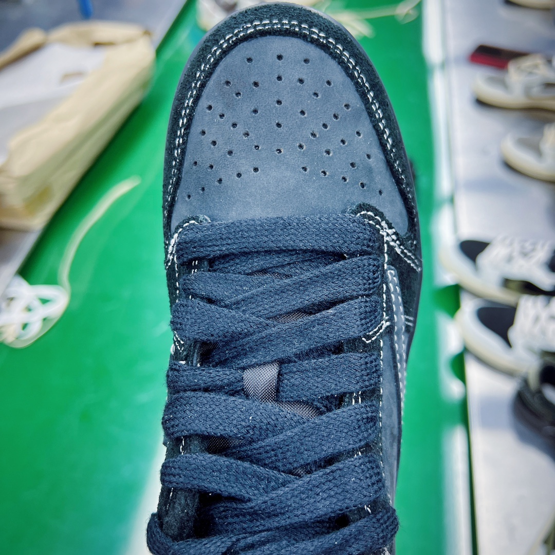 图片[6]-💰240 ＃SZ纯原 Travis Scott x Air Jordan AJ1 Low OG TS联名黑色倒钩低帮中童童鞋 DO5442-001 重新定义童鞋市场 市场第一款原装童鞋 上脚必是全班最靓的仔 原纸板数据开发 原厂配置 市面唯一原装批次区别市面 原厂大底磨具真实半码 同步原厂十三个尺码段 原厂Prime Asia贝利进口皮料加持 原盒原配 原厂拉帮工艺 针距密度一致 后跟弧度收口自然不对折 极致一眼正品既视感 进口电脑针车工艺 鞋面清洁度最高QC检验标准 控制溢胶 广东原厂电绣工艺 鞋标鞋盒 防尘纸 均采购来自原厂 尺码：27.5 28 28.5 29.5 30 31 31.5 32 33 33.5 34 35 36 编码：by3936010-运动鞋