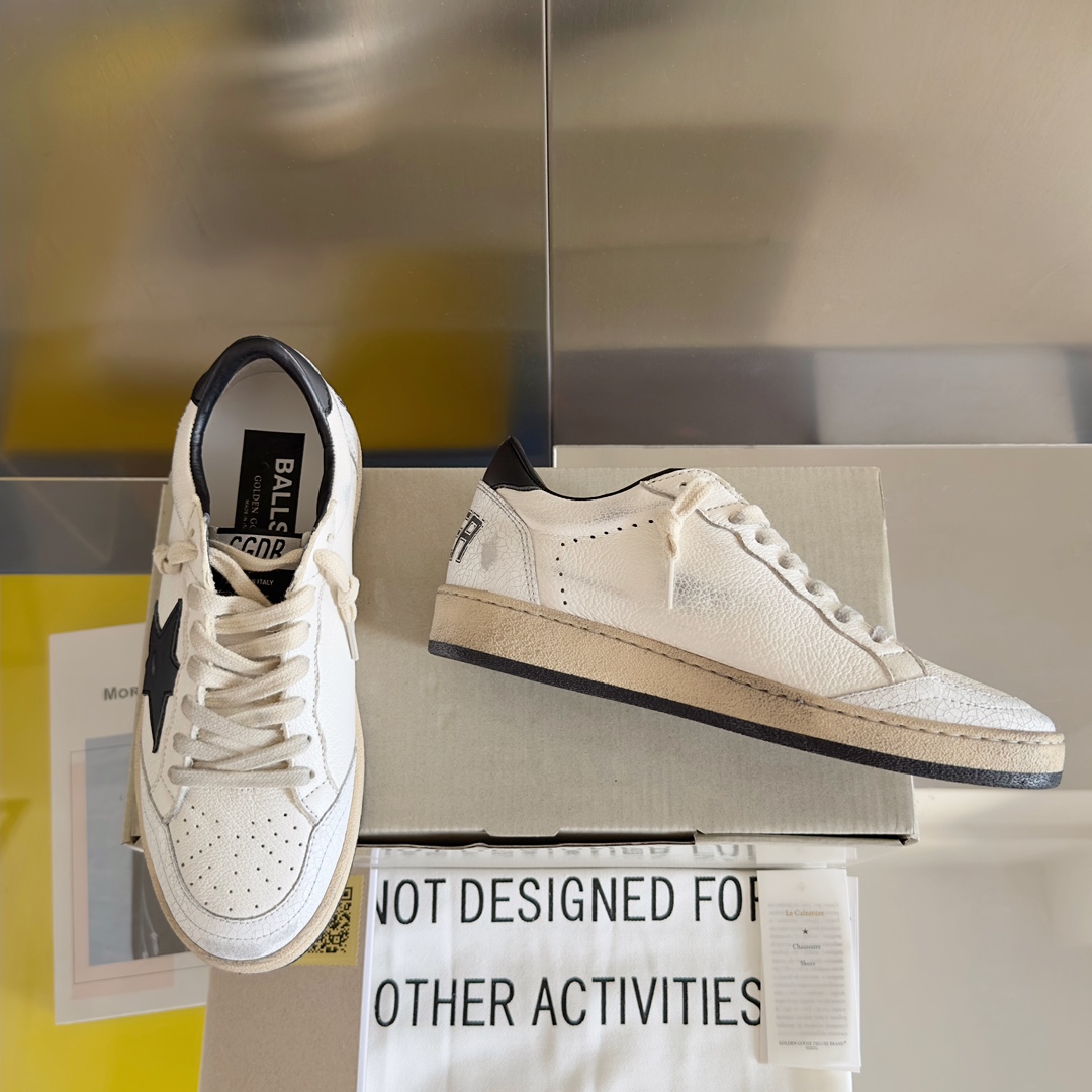 Alexander McQueen GGDB火红程度比小白鞋还要早，打破传统审美，小脏鞋做到了明星私服上脚示范 就是这么百搭 再也不用担心洗鞋的问题啦