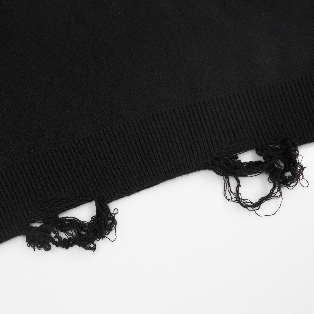 Givenchy Men’s Black Nylon Bag Sweater with Unique Yarn for Style and Comfort. - 图片 8