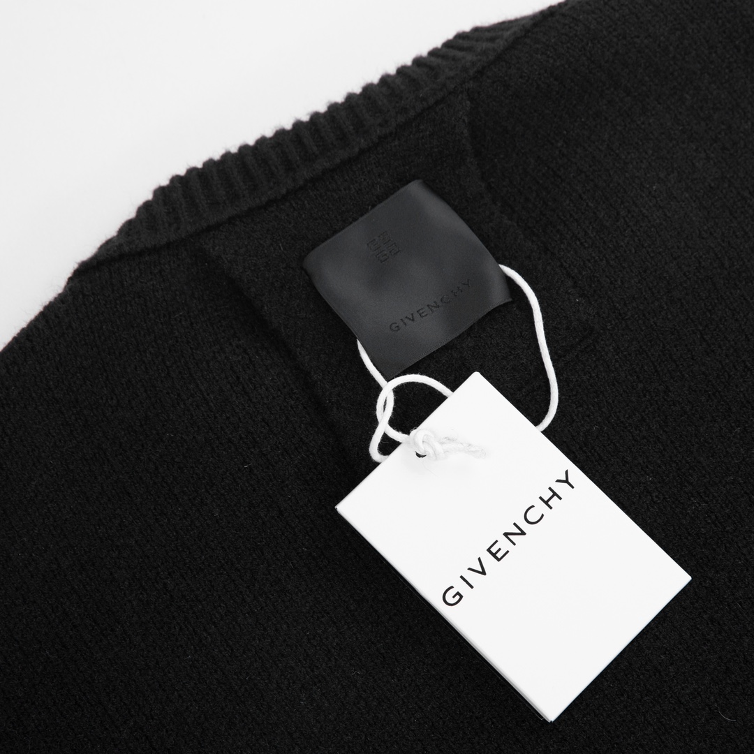 Givenchy Men’s Black Nylon Bag Sweater with Unique Yarn for Style and Comfort. - 图片 5