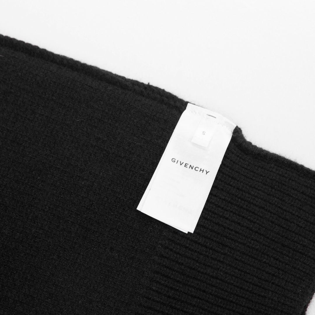 Givenchy Men’s Black Nylon Bag Sweater with Unique Yarn for Style and Comfort. - 图片 6