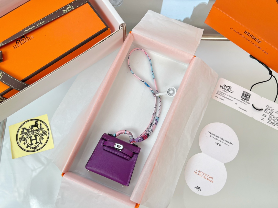 NO:617231,Hermes Hermes Mini Kelly Bag (Anemone Purple) H Home kelly twilly pendant Mini bag pendant box leather limited edition hardware gold color platinum leather first layer cowhide craftsmanship, hermes,hermes,cowhide,gold19860909爱马仕 Hermes迷你凯莉包（海葵紫） H家 kelly twilly挂饰 Mini 包挂 box皮 限量版 五金黄金色 白金色 皮料头层牛皮 工艺全手工制作,,hermes,hermes,cowhide,gold,accessory