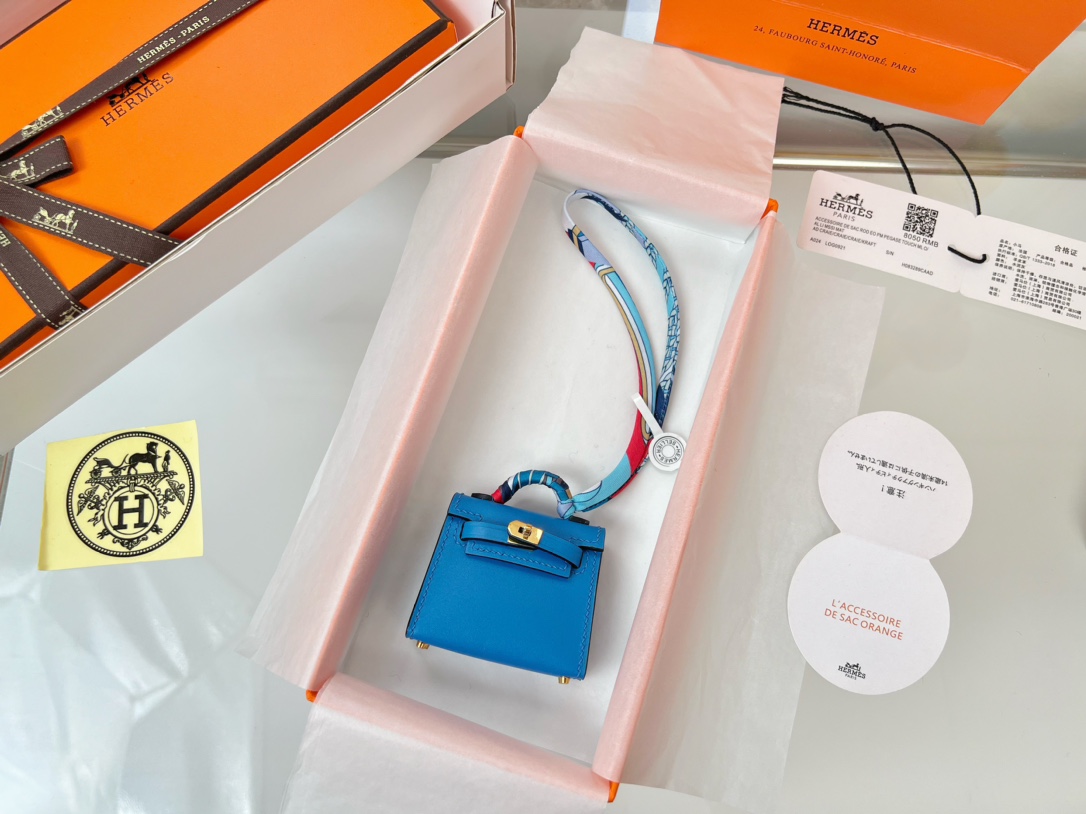 NO:617234,Hermes Hermes Mini Kelly Bag (Water Demon Blue) H Home kelly twilly pendant Mini bag pendant box leather limited edition hardware gold color platinum leather first layer cowhide craftsmanship, hermes,hermes,cowhide,gold19860909爱马仕 Hermes迷你凯莉包（水妖蓝） H家 kelly twilly挂饰 Mini 包挂 box皮 限量版 五金黄金色 白金色 皮料头层牛皮 工艺全手工制作,,hermes,hermes,cowhide,gold,accessory