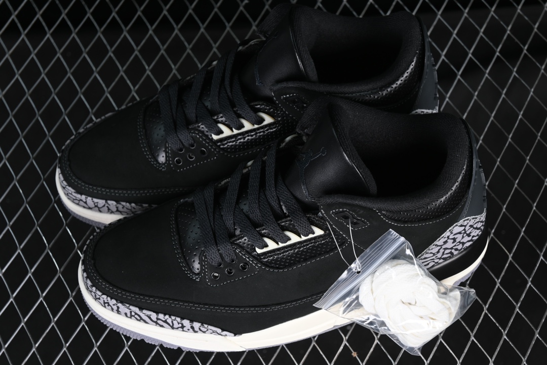 💰190真标💰280公司级💰380纯原
Air Jordan 3 Retro "Off Noir" AJ3 乔3做旧黑水泥 CK9246-001
#鞋身整体以大面积黑色麂皮覆盖,标志性的大象纹也同样得以保留。鞋带孔、鞋舌等细节部分采用水泥灰点缀,整体颜值与AJ3 "黑水泥"十分相似!
#此外在鞋帮、中底部分均已米白色呈现,营造出独特的氧化效果,年代感十足!
尺码:40 41 42 42.5 43 44 44.5 45 46 47.5 P.D4