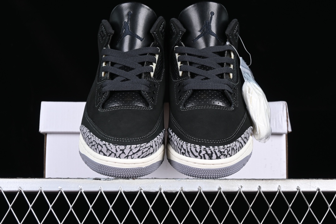 💰190真标💰280公司级💰380纯原
Air Jordan 3 Retro "Off Noir" AJ3 乔3做旧黑水泥 CK9246-001
#鞋身整体以大面积黑色麂皮覆盖,标志性的大象纹也同样得以保留。鞋带孔、鞋舌等细节部分采用水泥灰点缀,整体颜值与AJ3 "黑水泥"十分相似!
#此外在鞋帮、中底部分均已米白色呈现,营造出独特的氧化效果,年代感十足!
尺码:40 41 42 42.5 43 44 44.5 45 46 47.5 P.D4