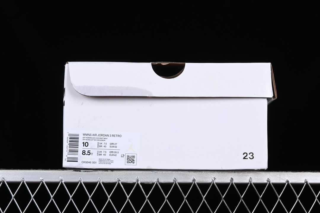 💰190真标💰280公司级💰380纯原
Air Jordan 3 Retro "Off Noir" AJ3 乔3做旧黑水泥 CK9246-001
#鞋身整体以大面积黑色麂皮覆盖,标志性的大象纹也同样得以保留。鞋带孔、鞋舌等细节部分采用水泥灰点缀,整体颜值与AJ3 "黑水泥"十分相似!
#此外在鞋帮、中底部分均已米白色呈现,营造出独特的氧化效果,年代感十足!
尺码:40 41 42 42.5 43 44 44.5 45 46 47.5 P.D4