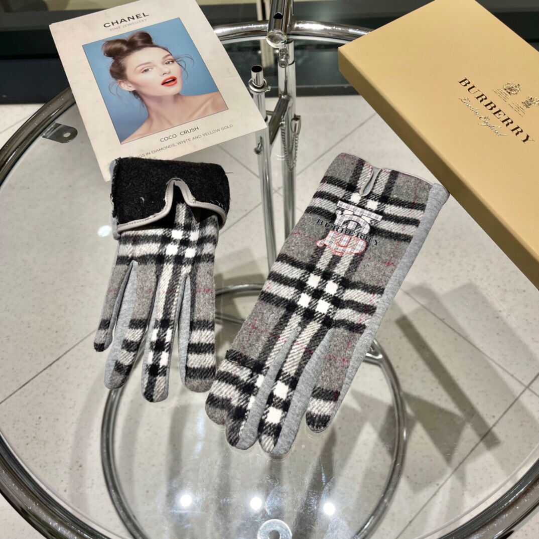 巴宝莉BURBERRY专柜新品羊毛手套时尚手套秋冬保暖加绒内里经典格子上手超舒适柔软百搭！均码