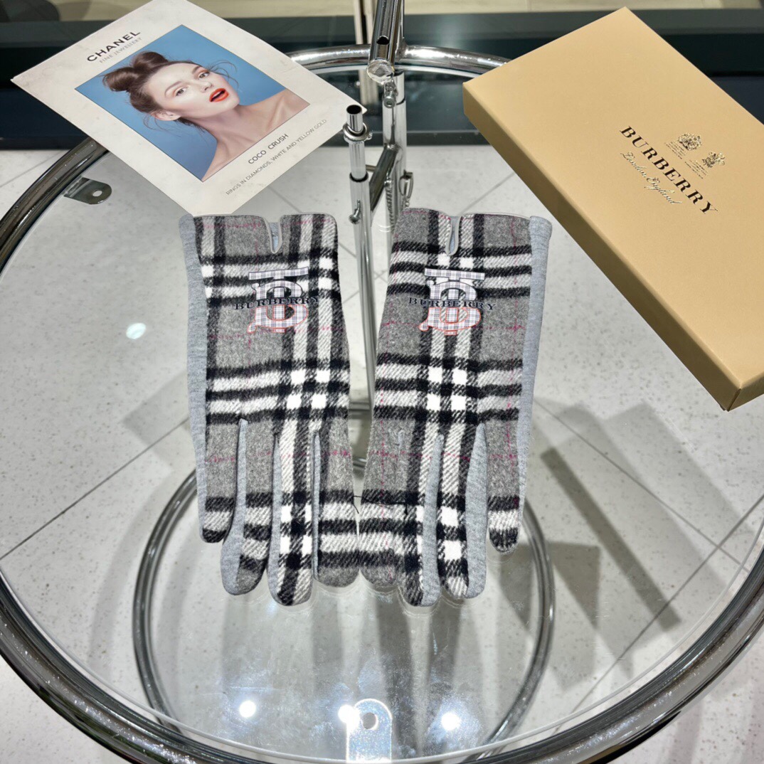 巴宝莉BURBERRY专柜新品羊毛手套时尚手套秋冬保暖加绒内里经典格子上手超舒适柔软百搭！均码