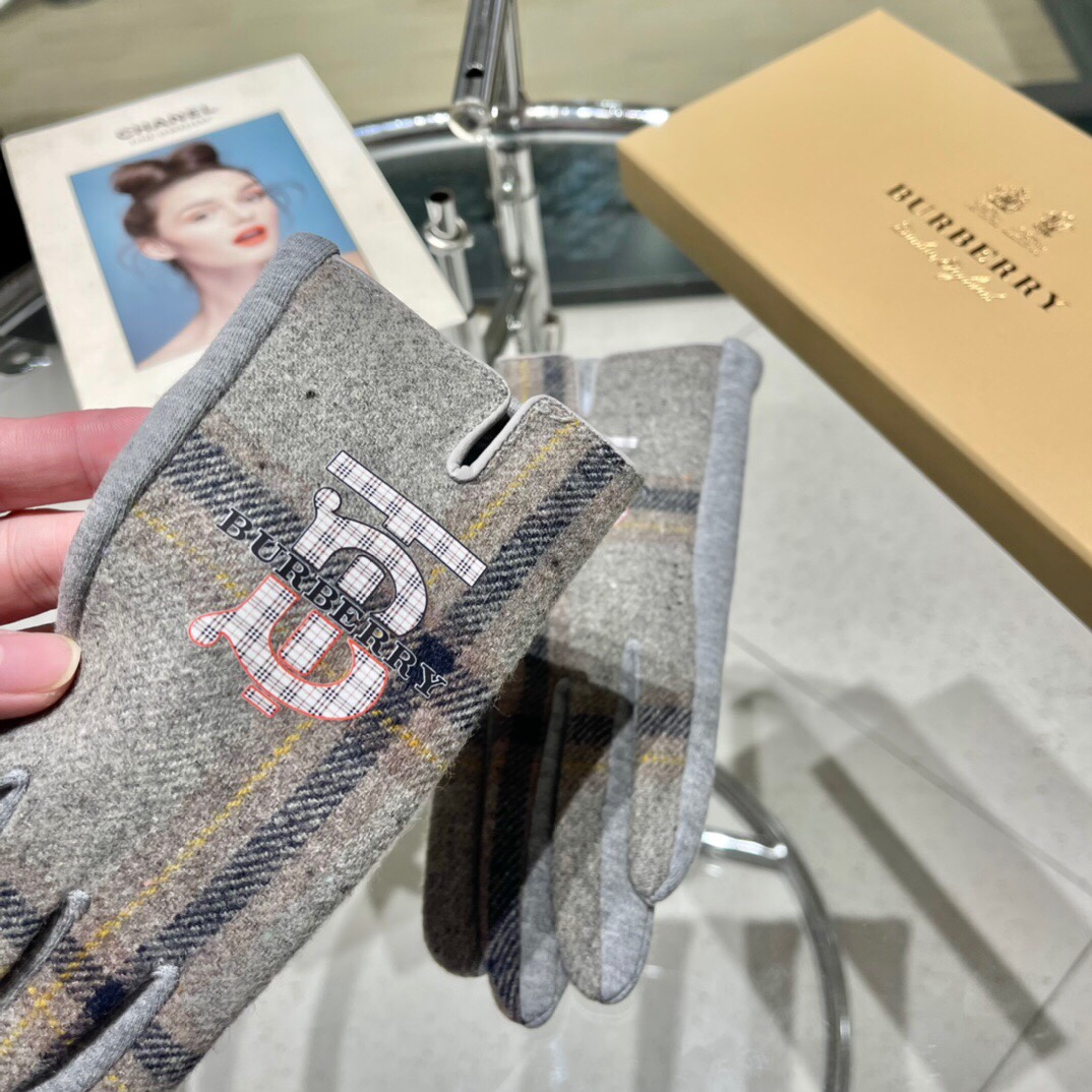 巴宝莉BURBERRY专柜新品羊毛手套时尚手套秋冬保暖加绒内里经典格子上手超舒适柔软百搭！均码