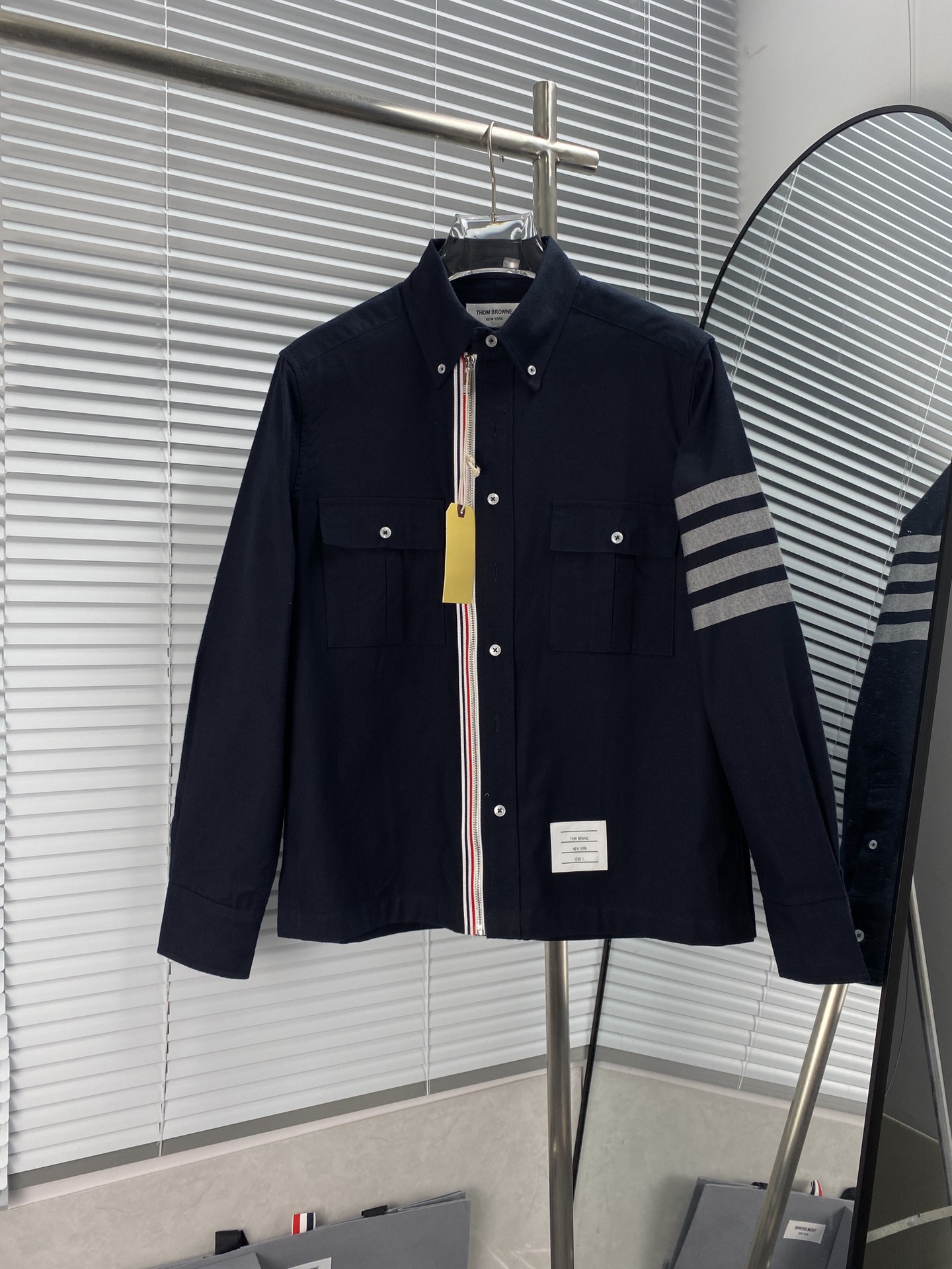 THOM BROWNE | Camisa de franela con cremallera. Camisa de manga larga de franela de tejido de color con cremallera y bo…