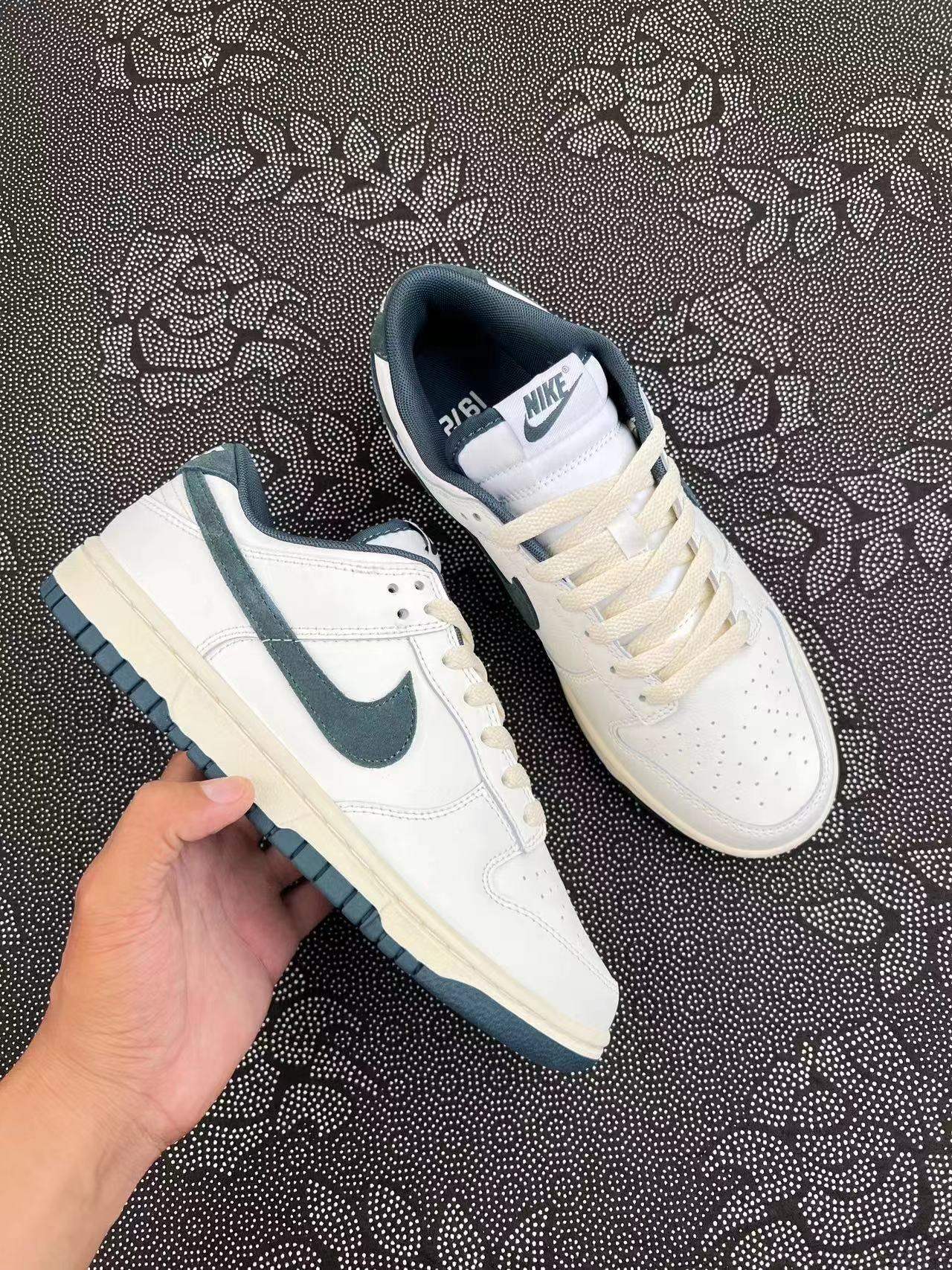 ? Nike Dunk Low 