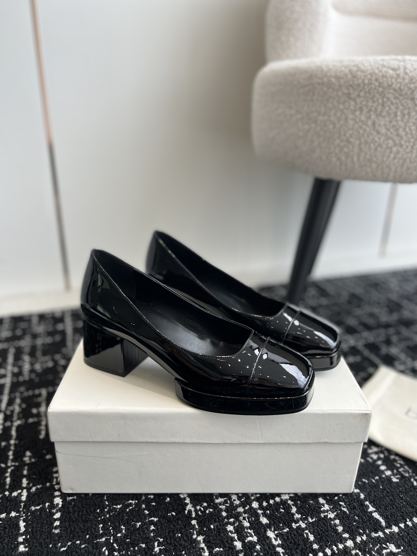 Mary Jennifer Shoes: Nostalgic Modern Style for All Seasons - 图片 2