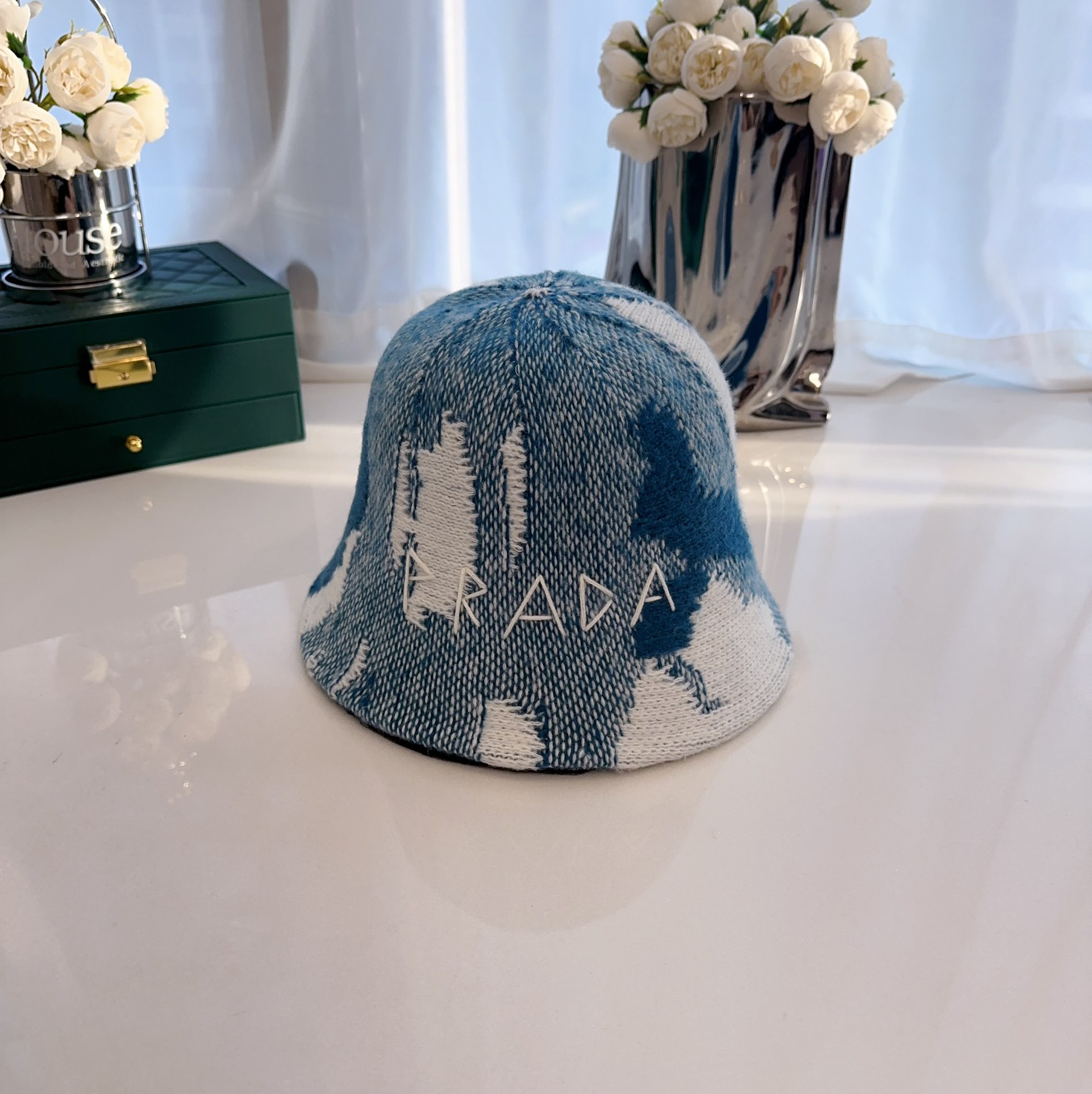 [Prada Hats]Irregular contrast color mixed color knitted bucket hat Japanese a