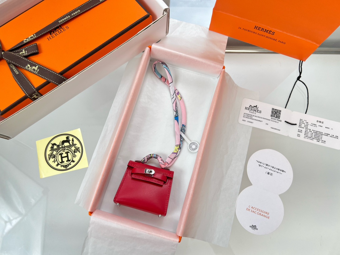 NO:617222,Hermes Hermes Mini Kelly Bag (Cinnabar Red) H Home kelly twilly pendant Mini bag pendant box leather limited edition hardware gold color platinum leather first layer cowhide craftsmanship, hermes,hermes,cowhide,gold19860909爱马仕 Hermes迷你凯莉包（朱砂红） H家 kelly twilly挂饰 Mini 包挂 box皮 限量版 五金黄金色 白金色 皮料头层牛皮 工艺全手工制作,,hermes,hermes,cowhide,gold,accessory