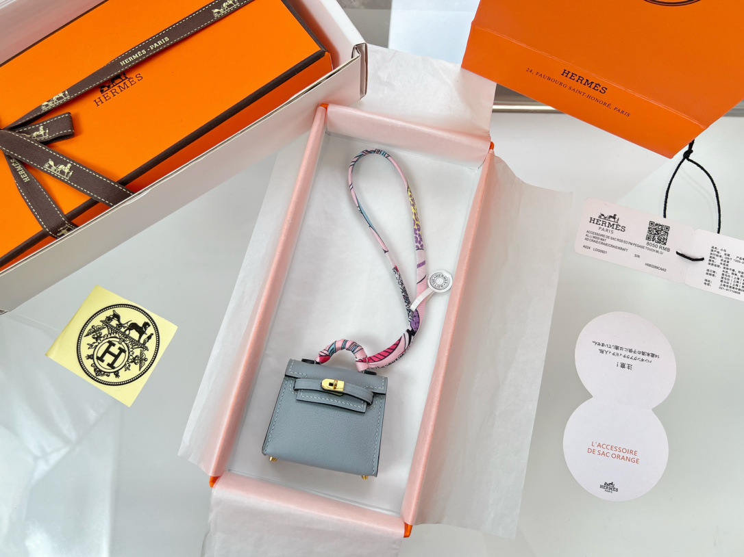 NO:617225,Hermes Hermes Mini Kelly Bag (Haze Blue) H Home kelly twilly pendant Mini bag pendant box leather limited edition hardware gold color platinum leather first layer cowhide craftsmanship, hermes,hermes,cowhide,gold19860909爱马仕 Hermes迷你凯莉包（雾霾蓝） H家 kelly twilly挂饰 Mini 包挂 box皮 限量版 五金黄金色 白金色 皮料头层牛皮 工艺全手工制作,,hermes,hermes,cowhide,gold,accessory