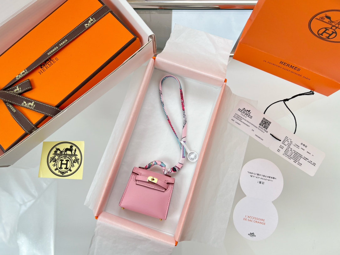 NO:617228,Hermes Hermes Mini Kelly Bag (Sakura Pink) H Home kelly twilly pendant Mini bag pendant box leather limited edition hardware gold color platinum leather first layer cowhide craftsmanship, hermes,hermes,cowhide,gold19860909爱马仕 Hermes迷你凯莉包（樱花粉） H家 kelly twilly挂饰 Mini 包挂 box皮 限量版 五金黄金色 白金色 皮料头层牛皮 工艺全手工制作,,hermes,hermes,cowhide,gold,accessory