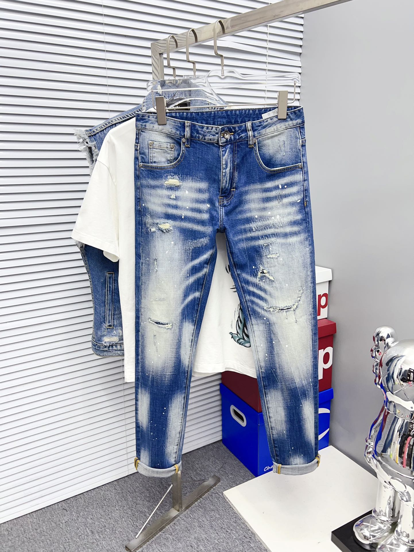 NO:527776,[Guqi] 2025 new products available in counters. The original 1:1 product for physical stores, suitable for all ages. The highest version of imported European fabrics in Europe is comfortable, soft and skin-friendly, with super cool and fashionable and versatile effect, straight and stylish, a must-have for the wardrobe!  Suitable for any occasion Size: 29-38, jeans,alexander wang19860909【古奇】 2025新款新品 专柜有售 实体店极品牛仔裤专柜原版1:1好货,适合各个年龄段.市场最高版本的欧洲进口面料.舒适柔软亲肤,上身效果超级棒时尚百搭,笔挺有型,衣橱必备！适合任何场合穿着 尺码:29-38,,jeans,alexander wang,Men's clothing