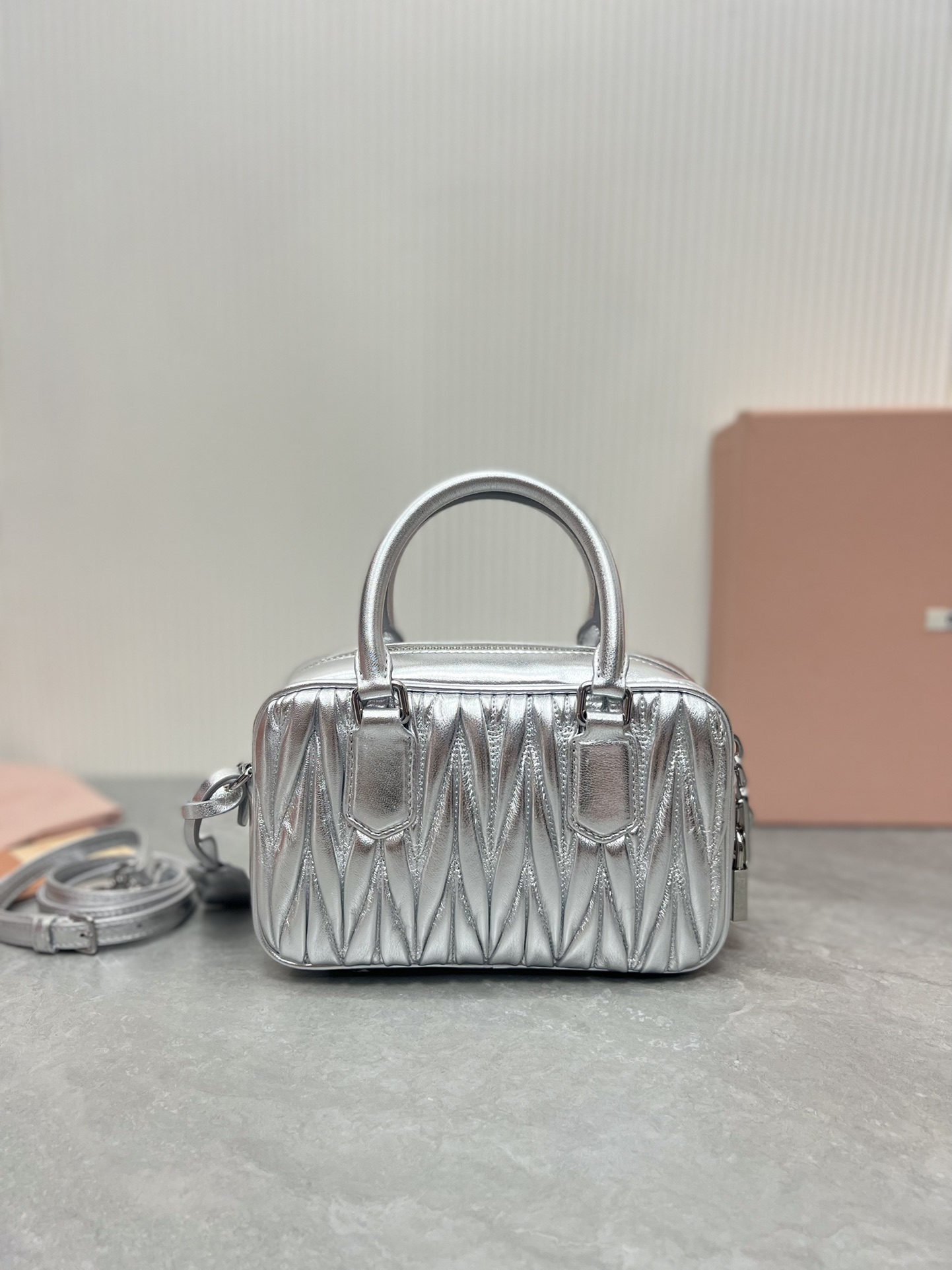 Fendi 配 包装