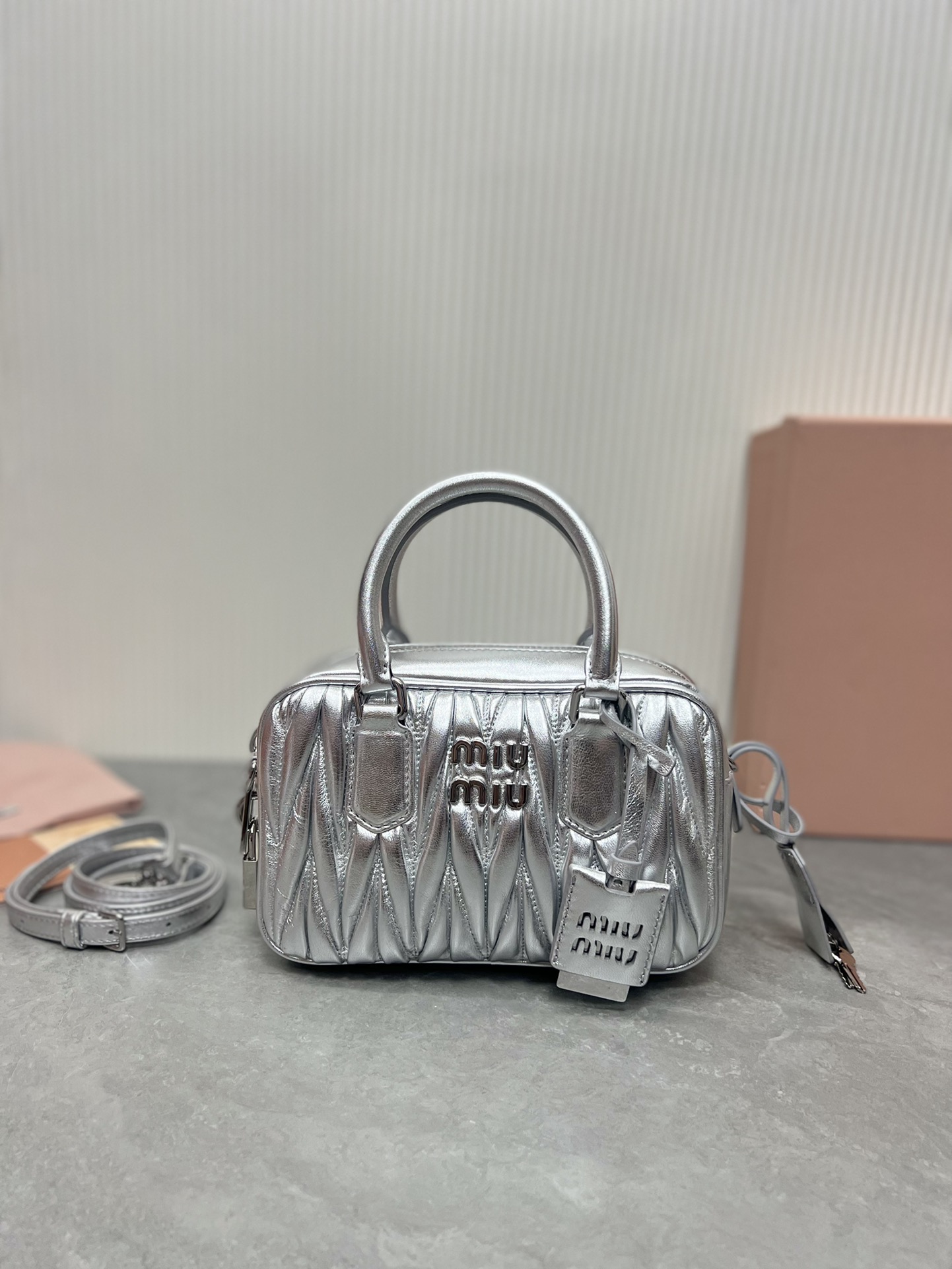 Fendi 配 包装